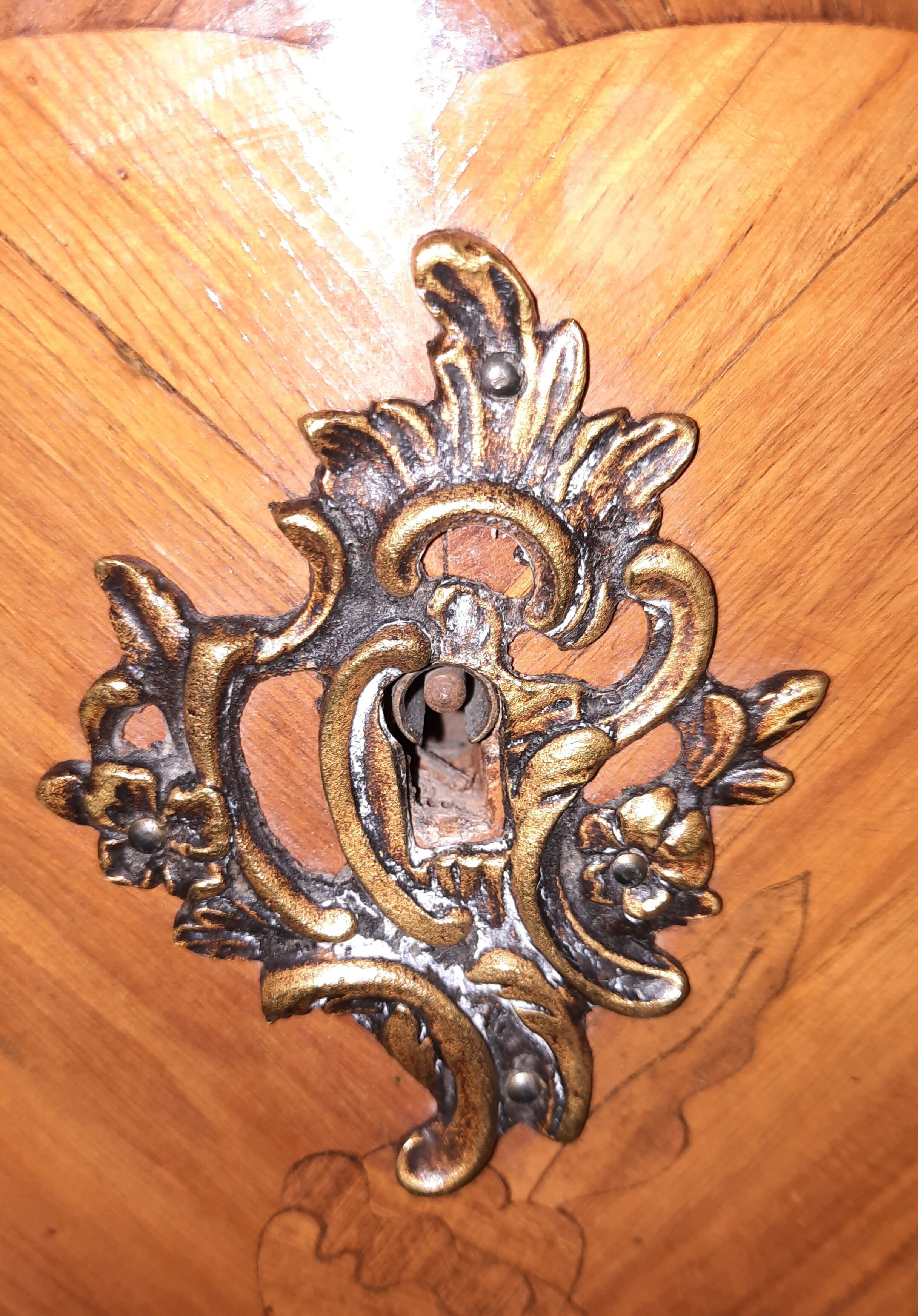 Commode en marquetterie style Louis XVI