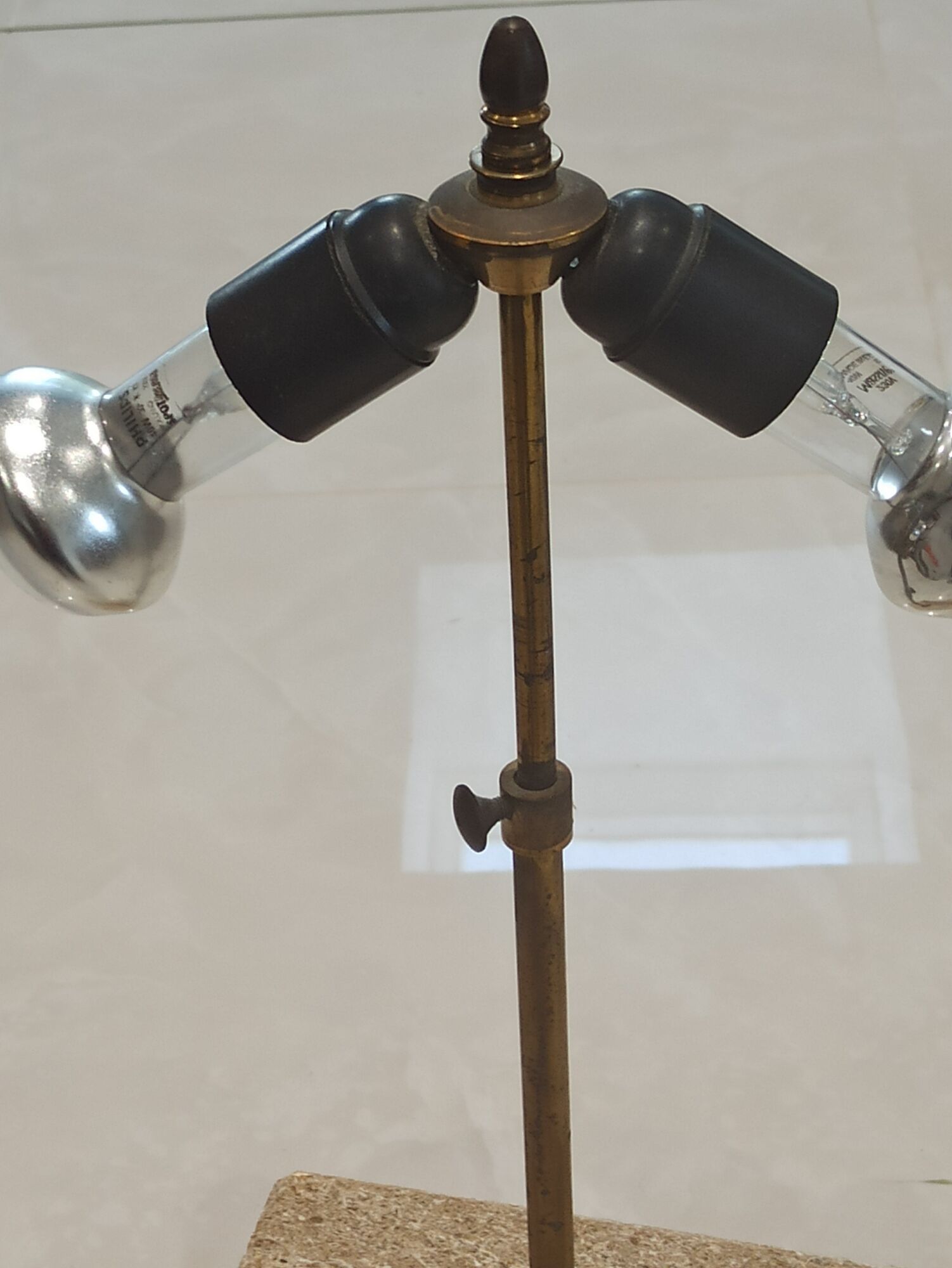 Imposing pair of lamps in Burgundy stone and brass art deco period