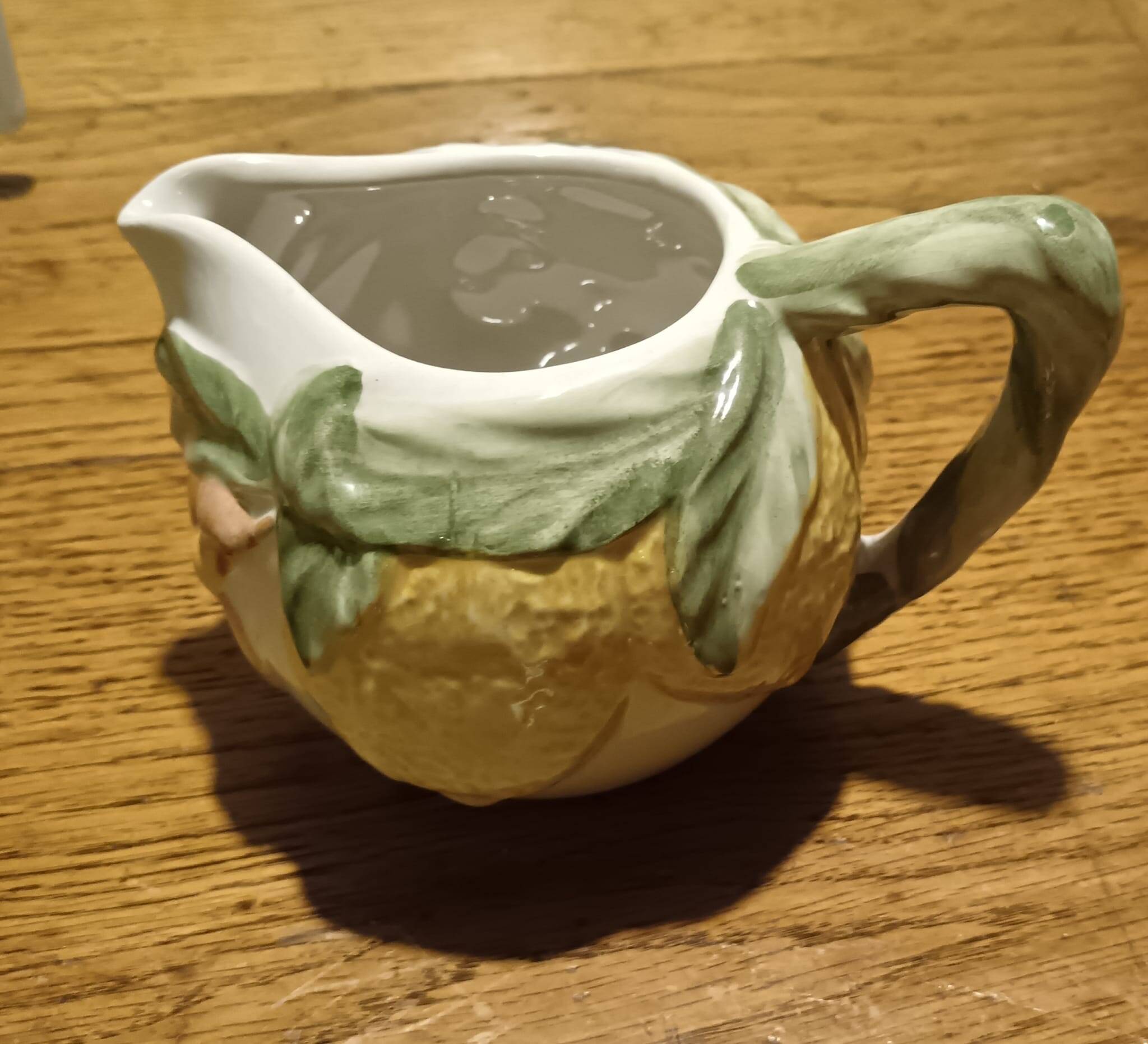 Small jug / milk pot Barbotine