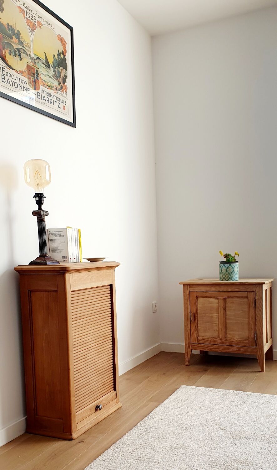 Wooden curtain cabinet