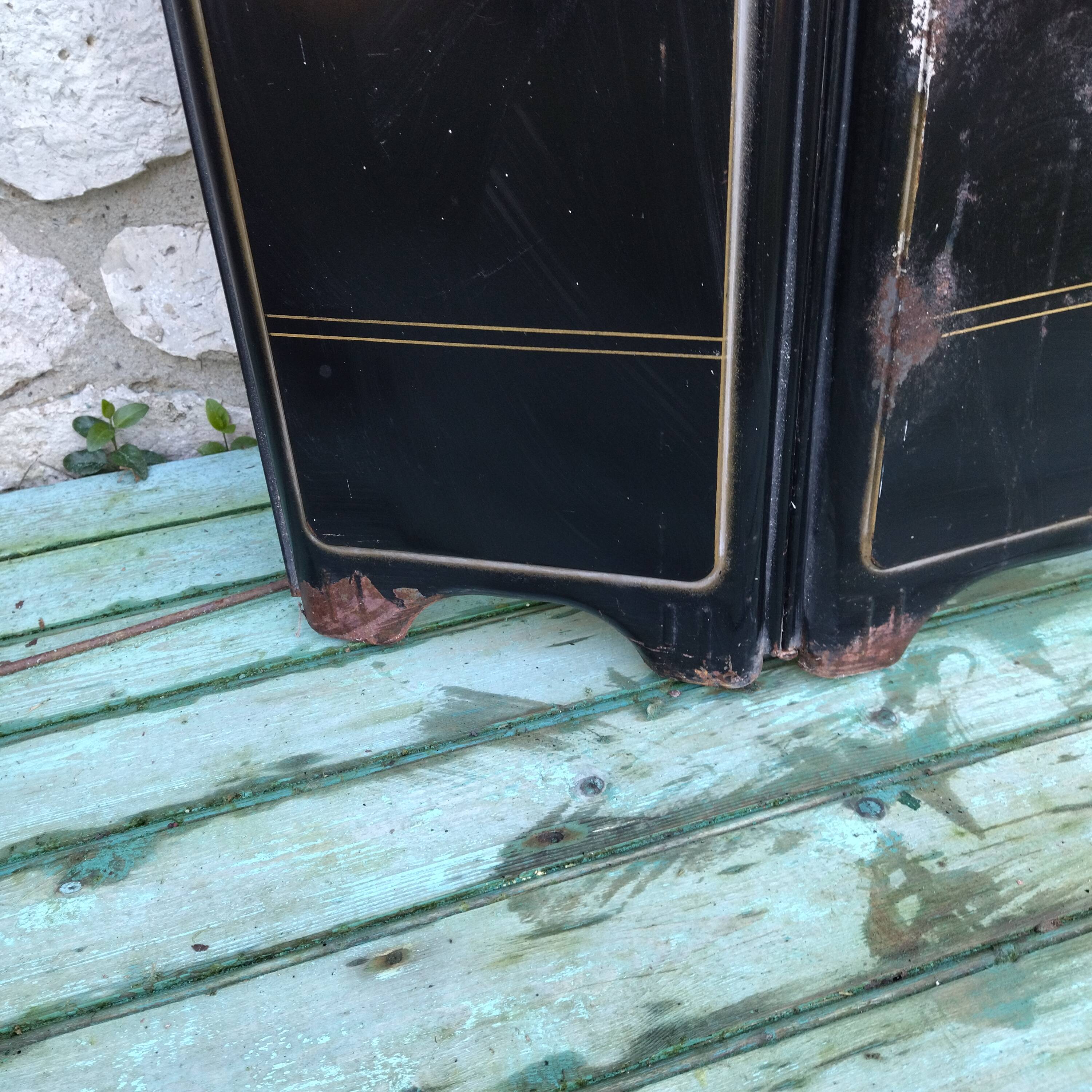 Art-deco sheet metal firewall screen