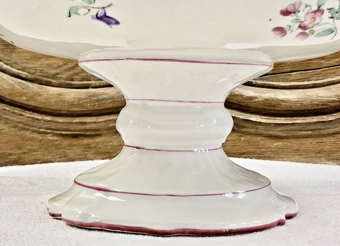 Compotier display on Luneville pedestal streetlight model