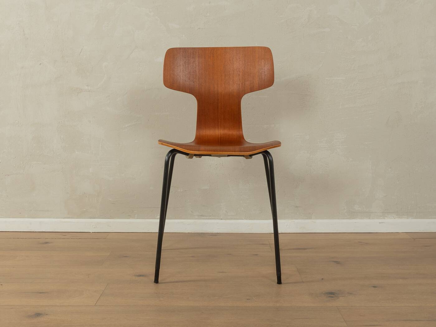 3103 Hammer chairs, Arne Jacobsen