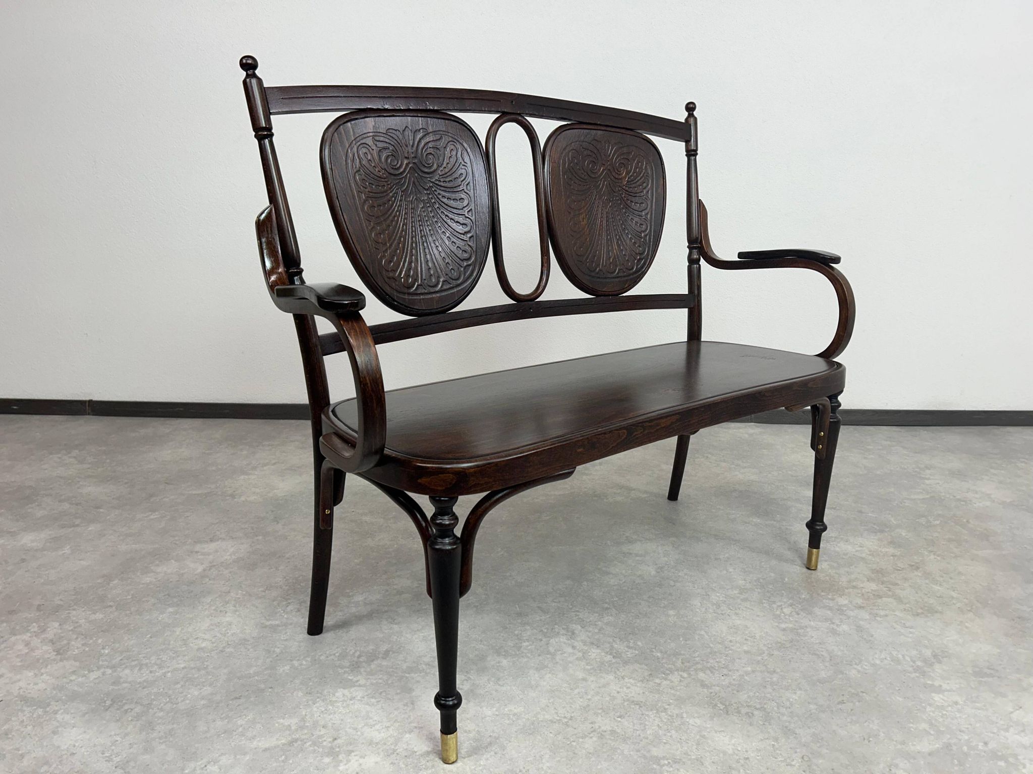 Curved bench Secession by Thonet Mundus