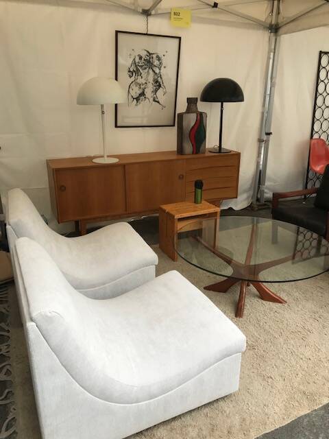 Paire de chauffeuses datant des années 80.
