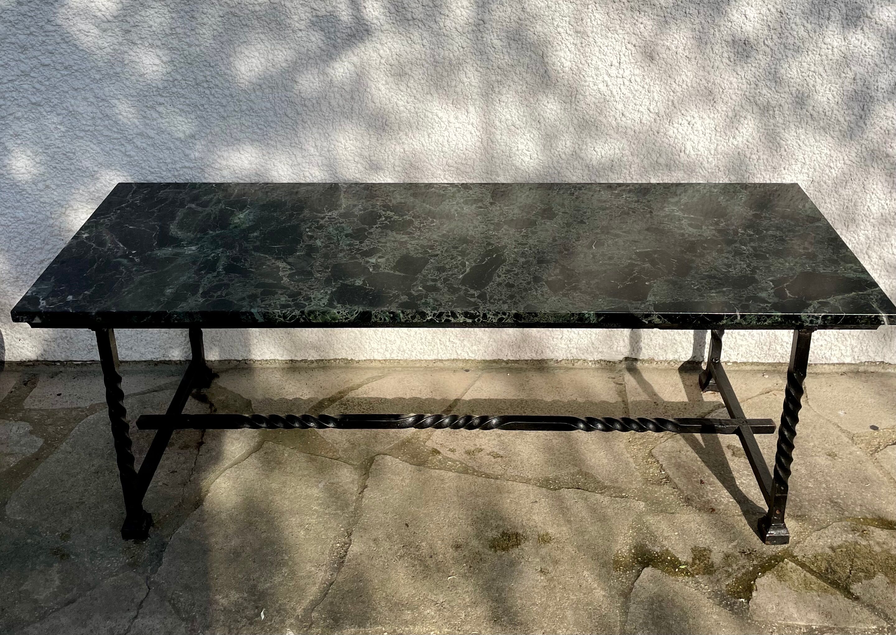 Table basse en fer forgé et marbre vert des Alpes