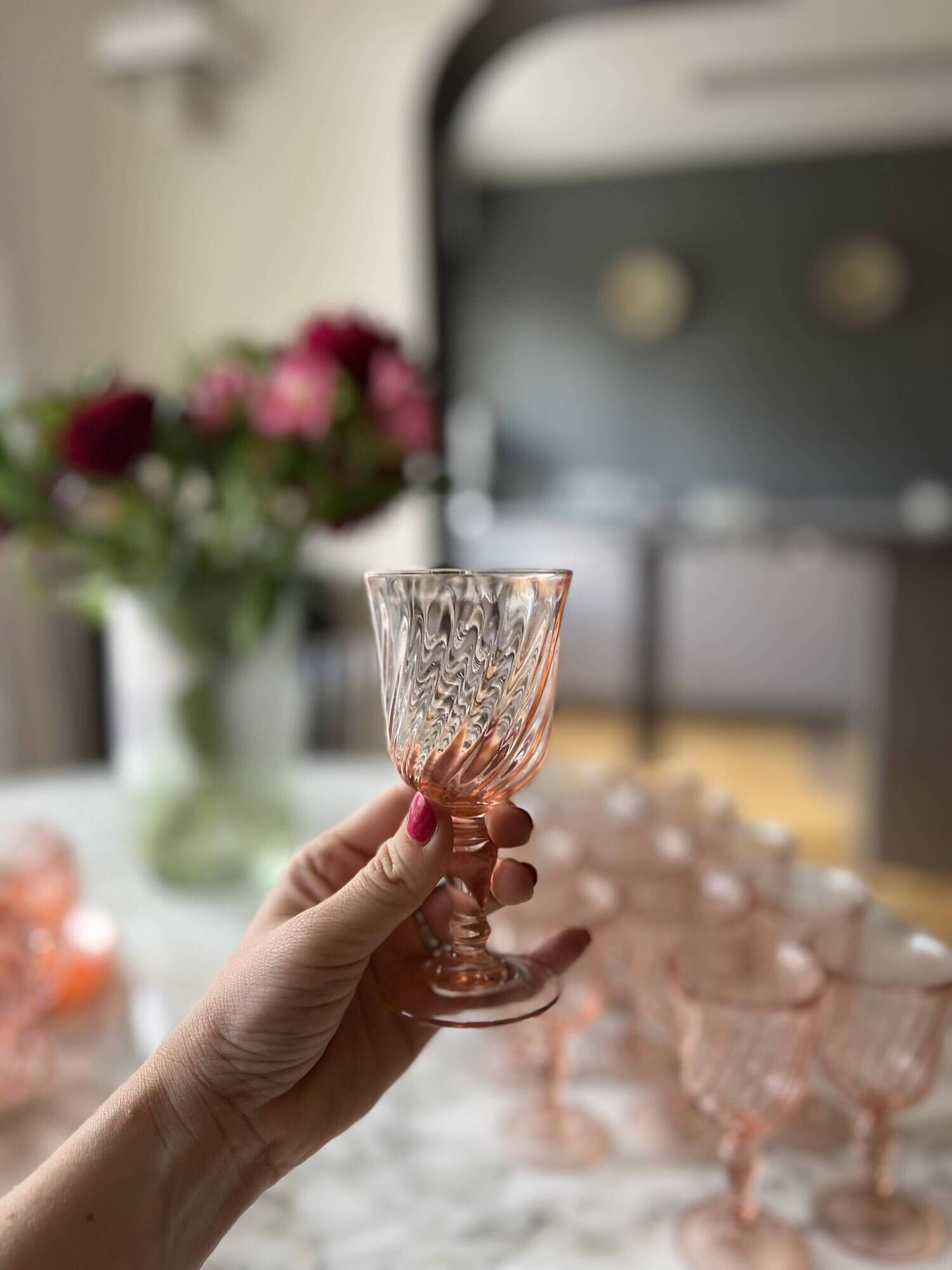 Set of 15 Arcoroc pink wine glasses