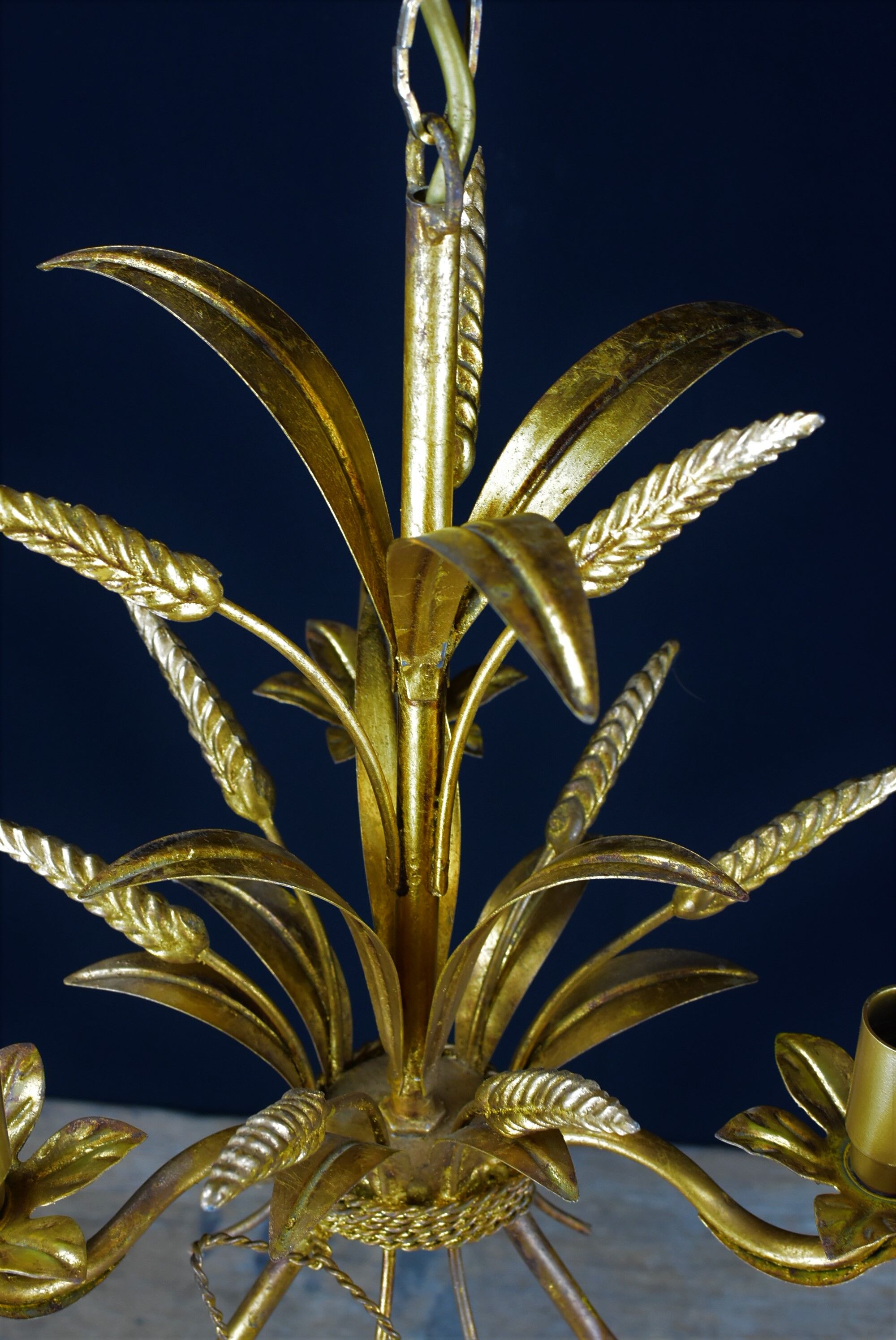 Golden suspension, 3 branches, wheat cob decoration.