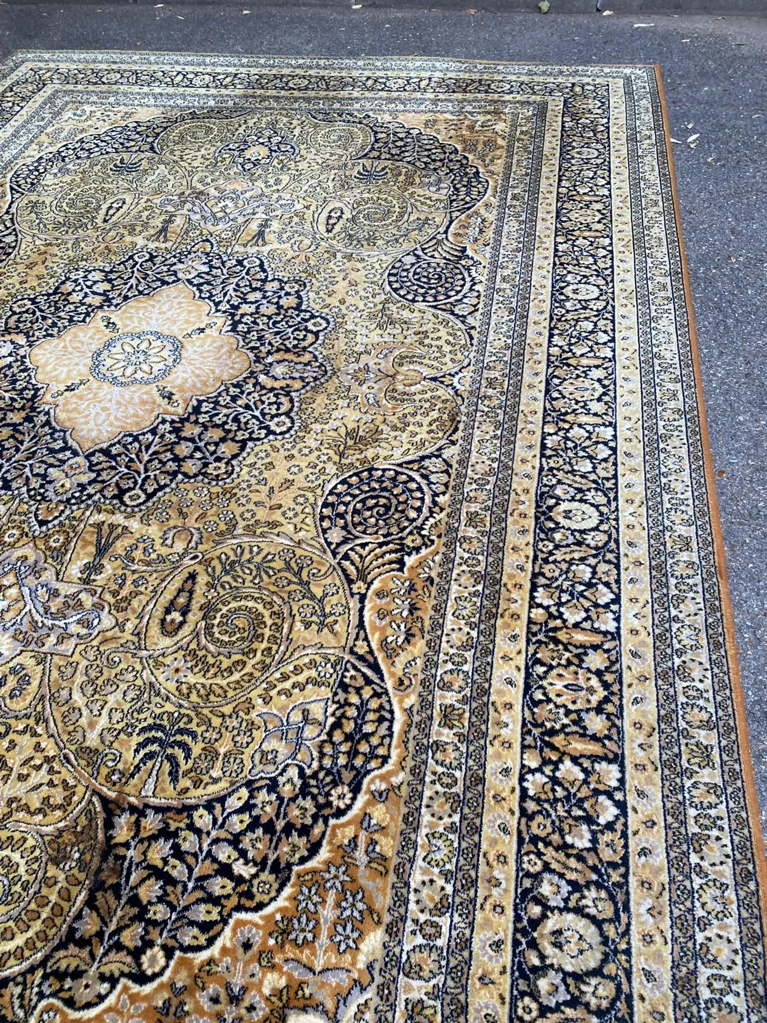 Large Persian wool rug 250x350 cm in gold and navy blue.