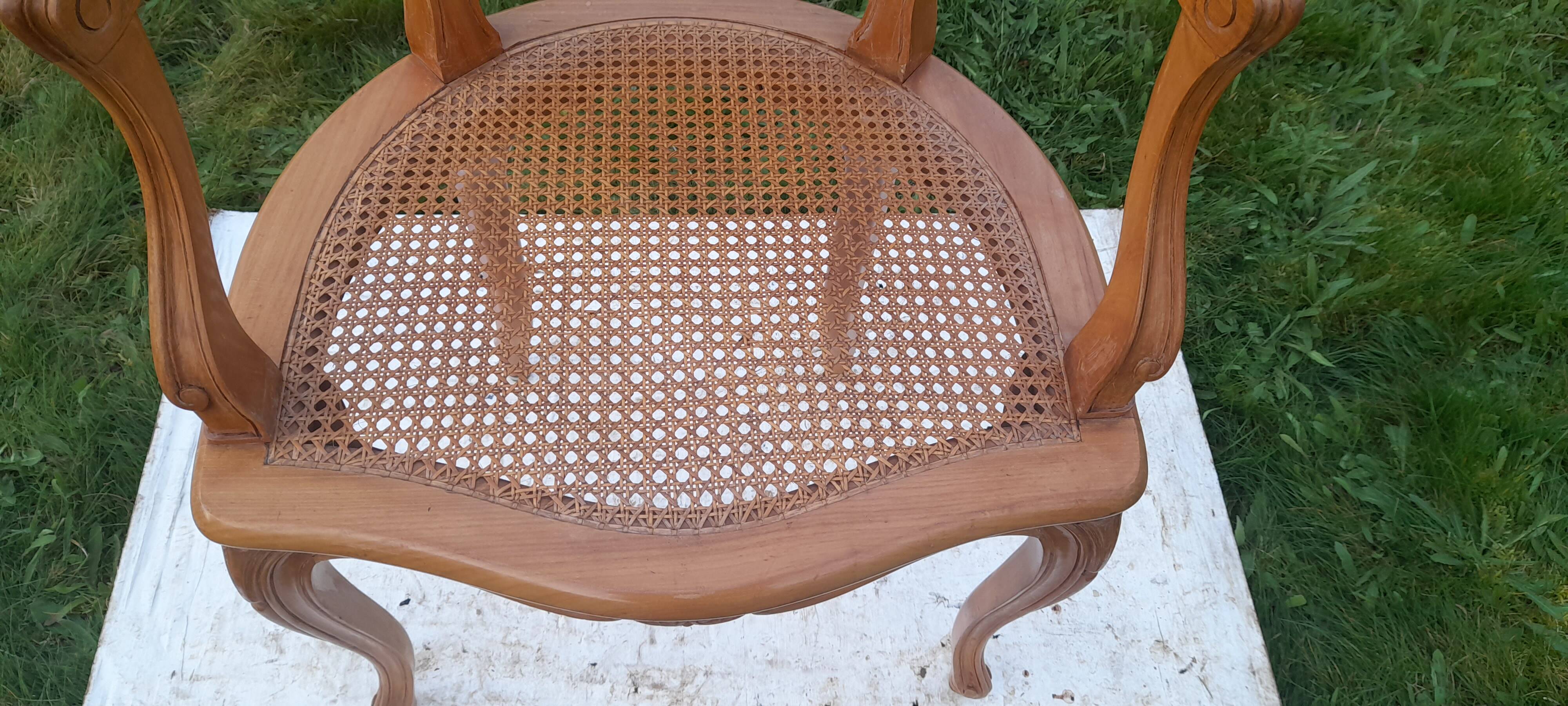 Paire de fauteuils cannés style Louis XV