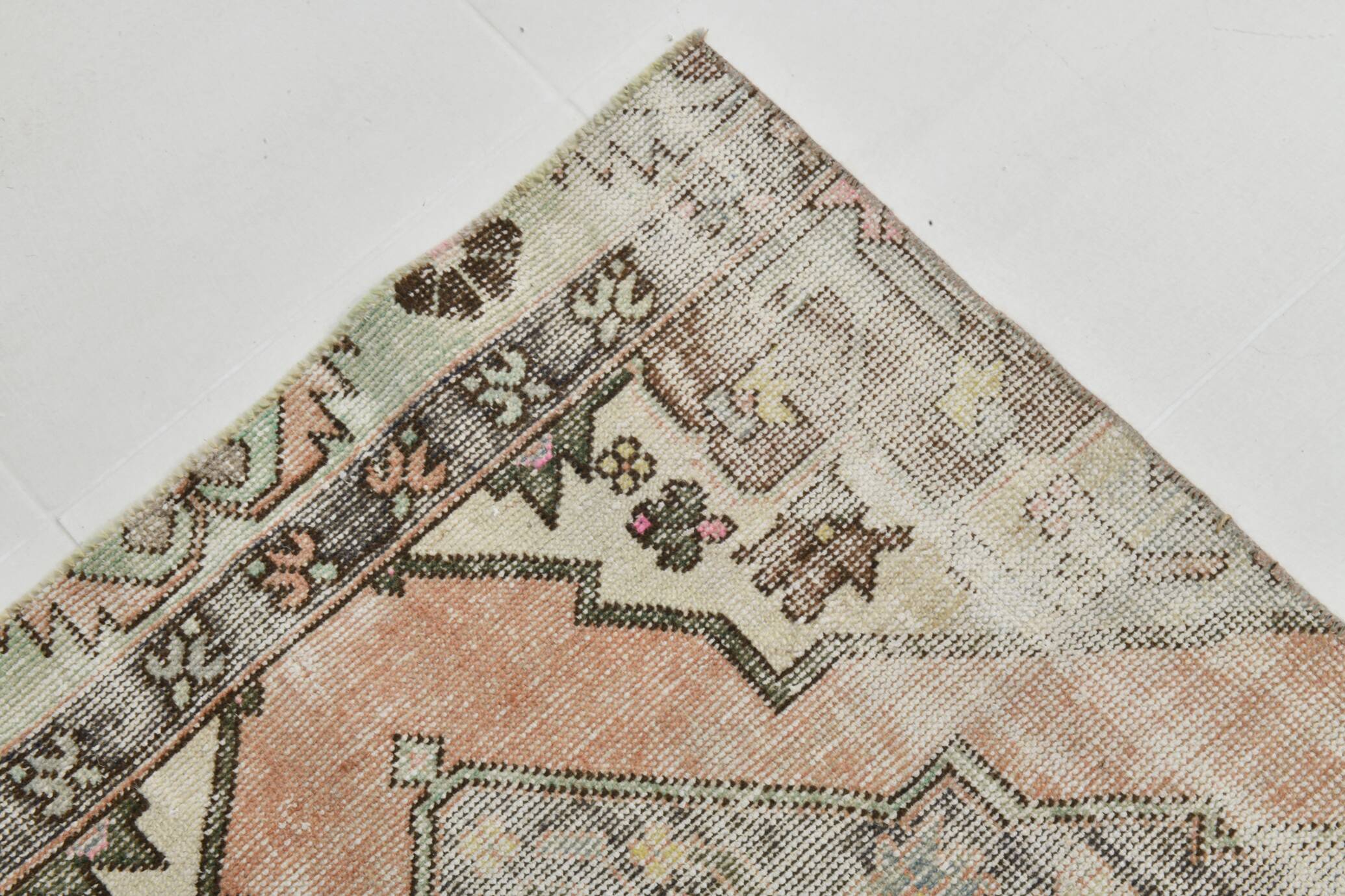 Tapis persan saumon et crème, 82 x 307 cm