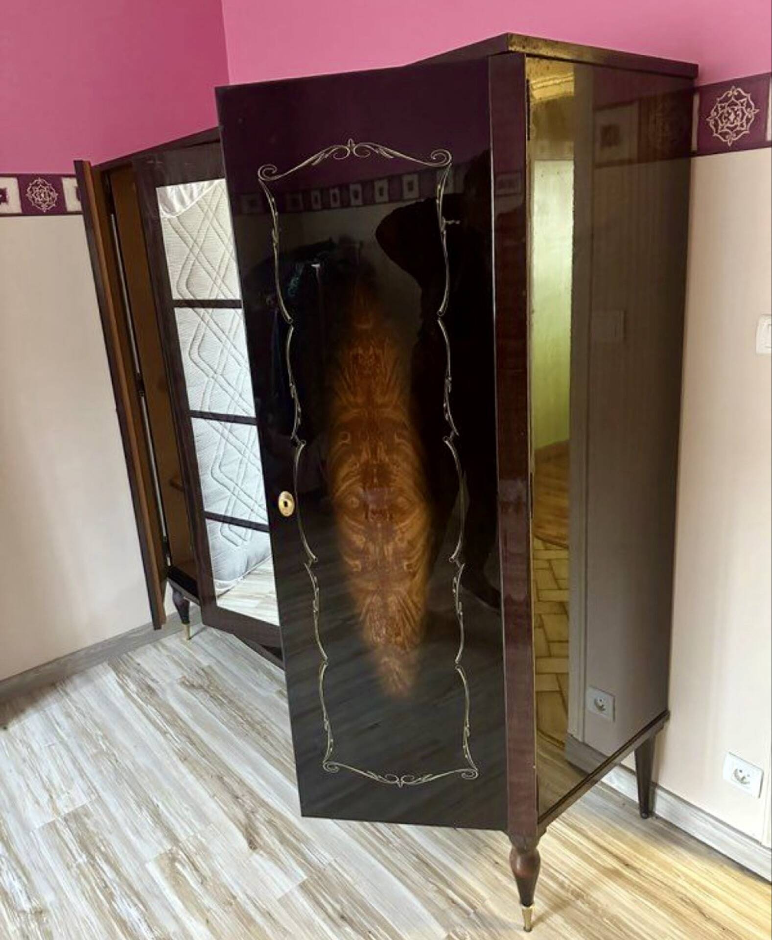 Art Deco style walnut veneer wardrobe – 4 doors and mirror