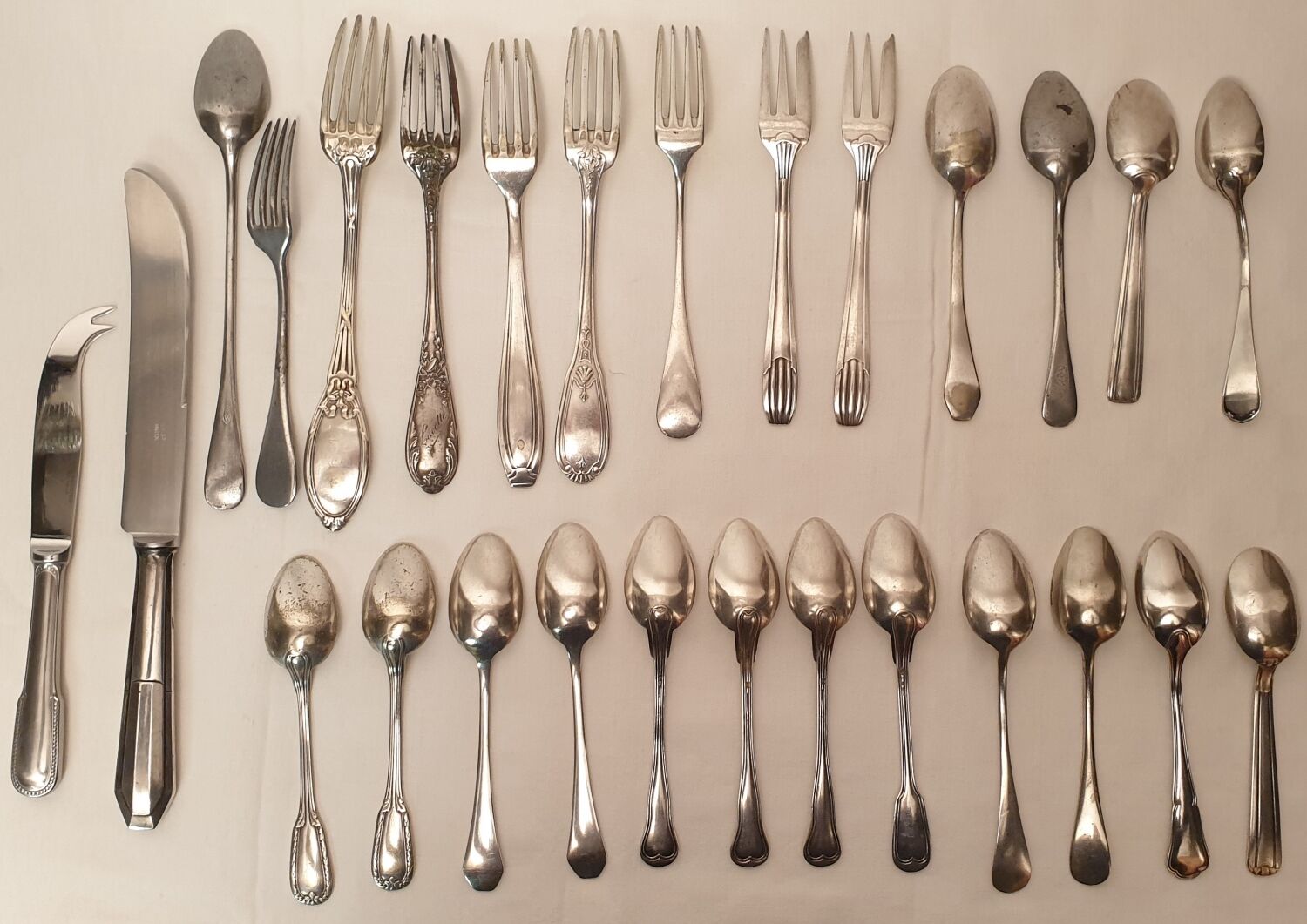 Set of mismatched silvered metal cutlery