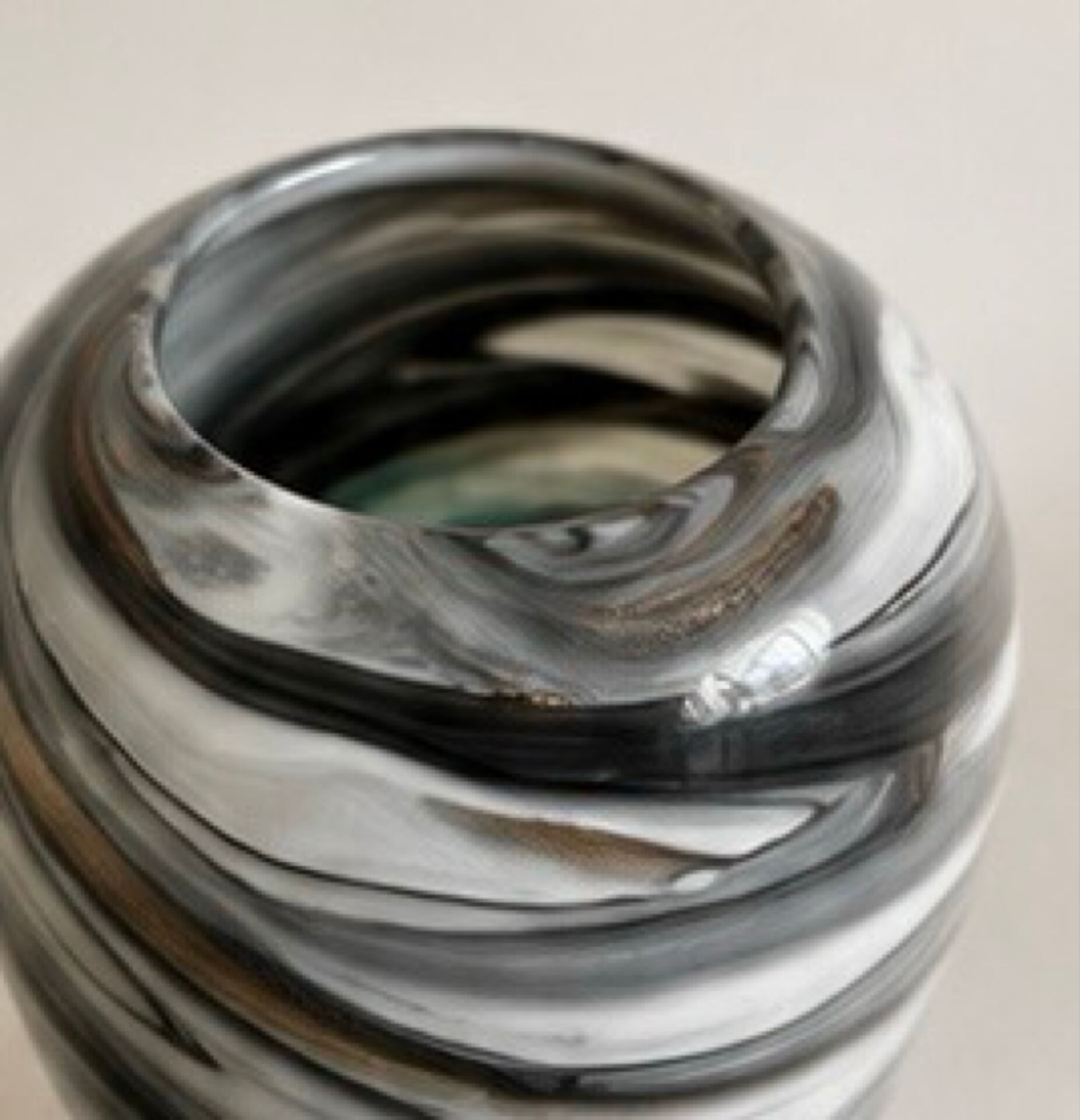 Blown glass vase - Blue, grey and black marbled - Contemporary design