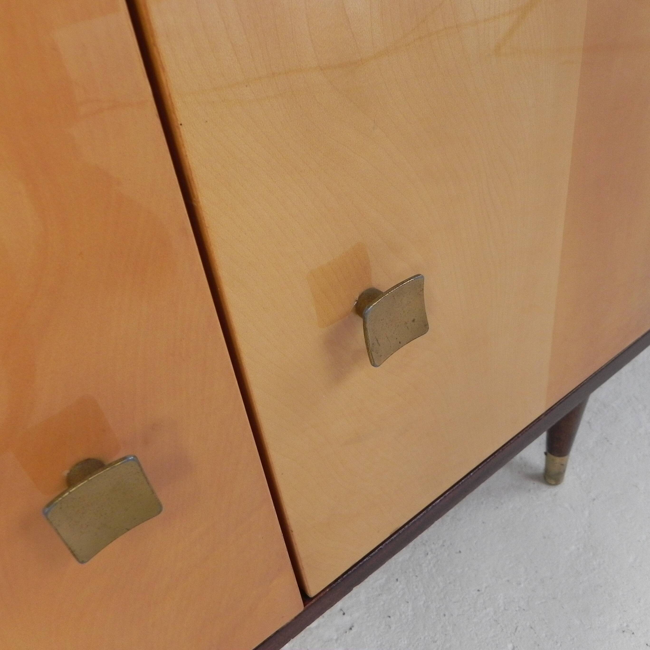 Vitrine Space Age avec portes coulissantes en verre, Belgique, années 1960