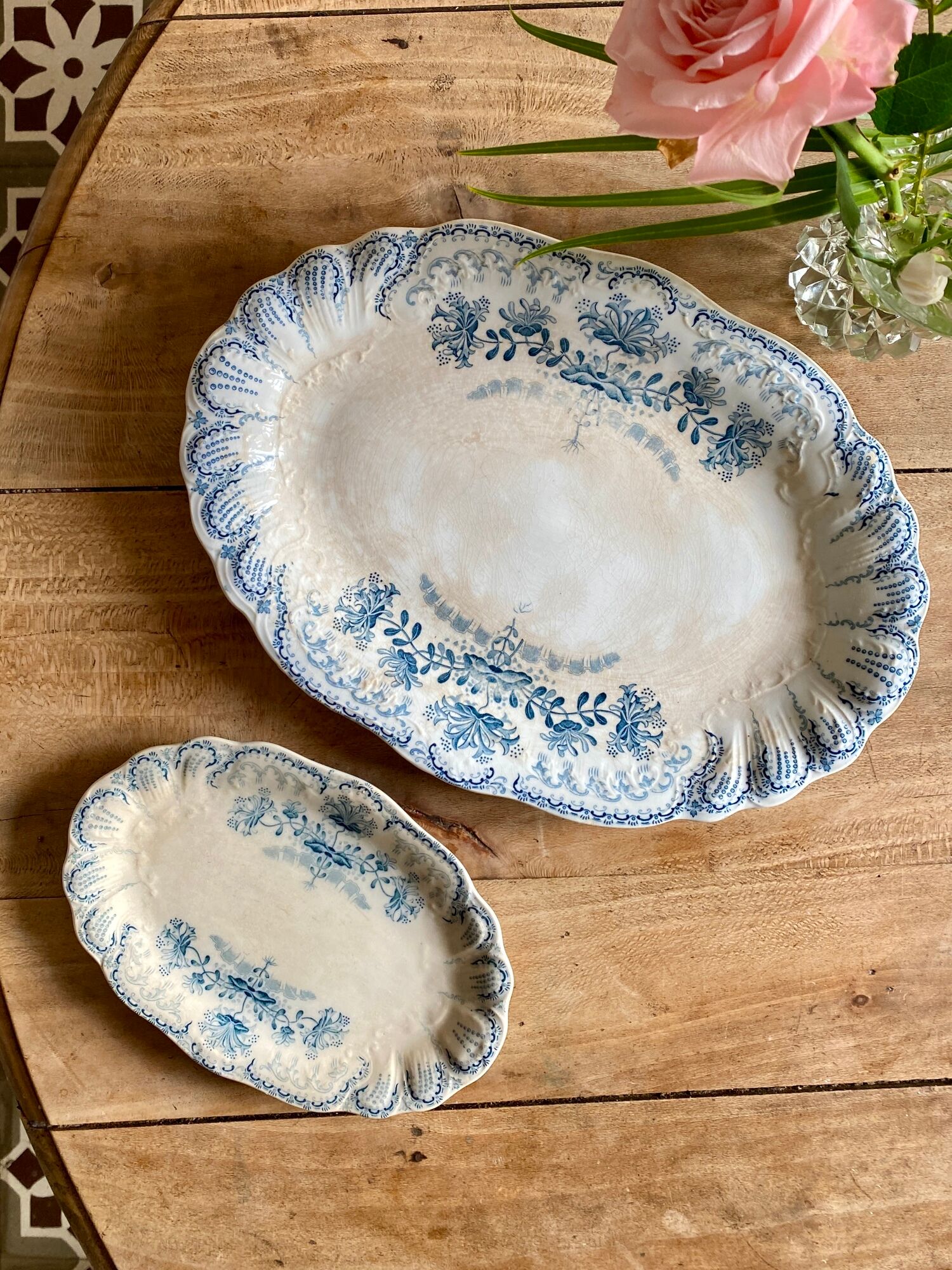 Set of 2 raviers, vintag dishes in iron earth, Regency model of Saint Amand