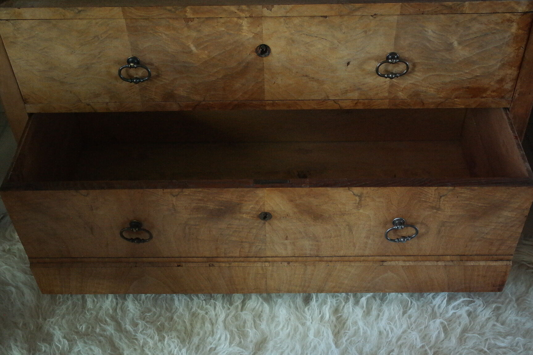 Louis Philippe style chest of drawers in light walnut, 20th century