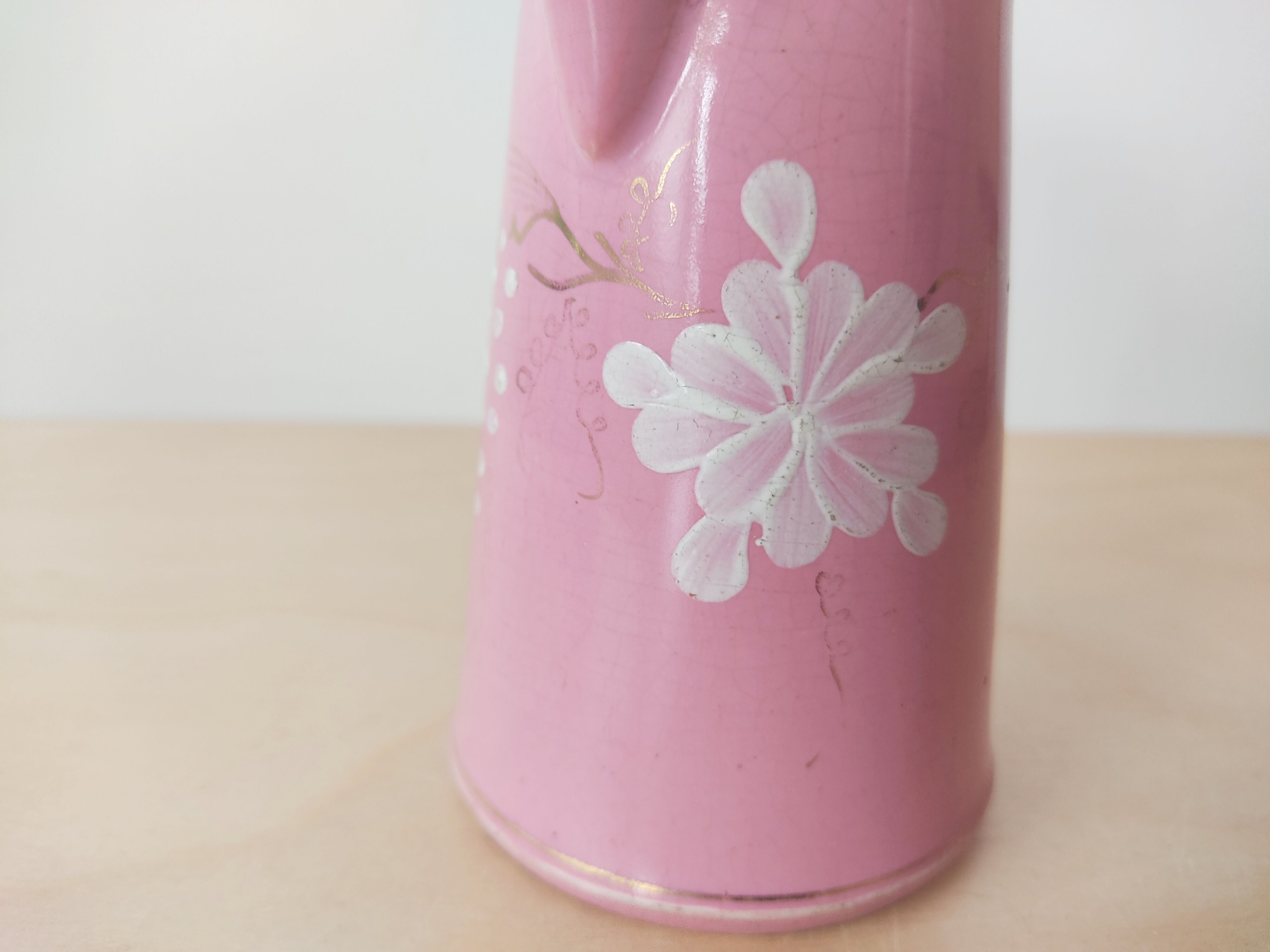 Vase pichet rose Sarreguemines peint à la main vers 1900