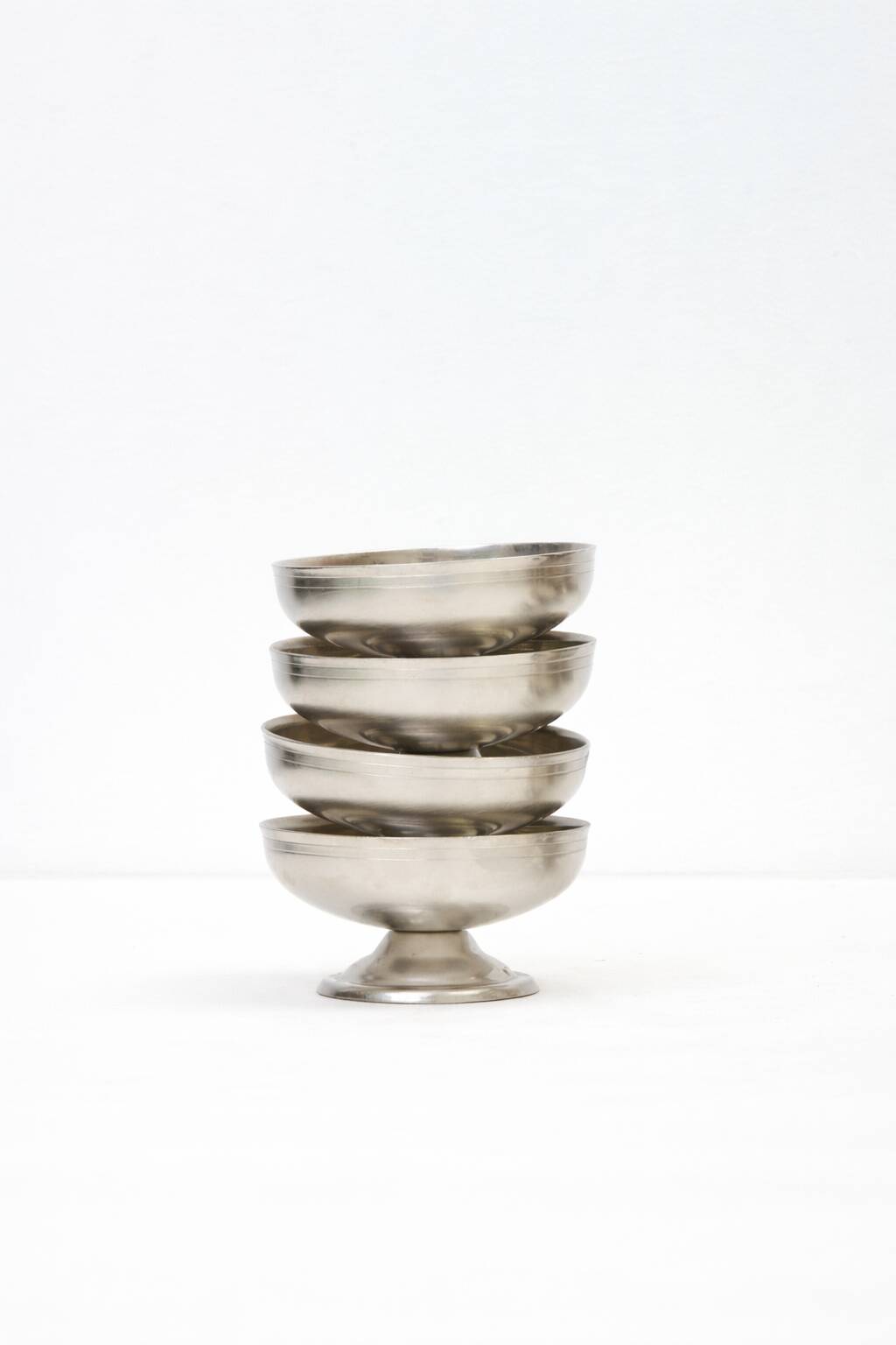 Engraved dessert bowls, Rémy Letang (1 of 2)