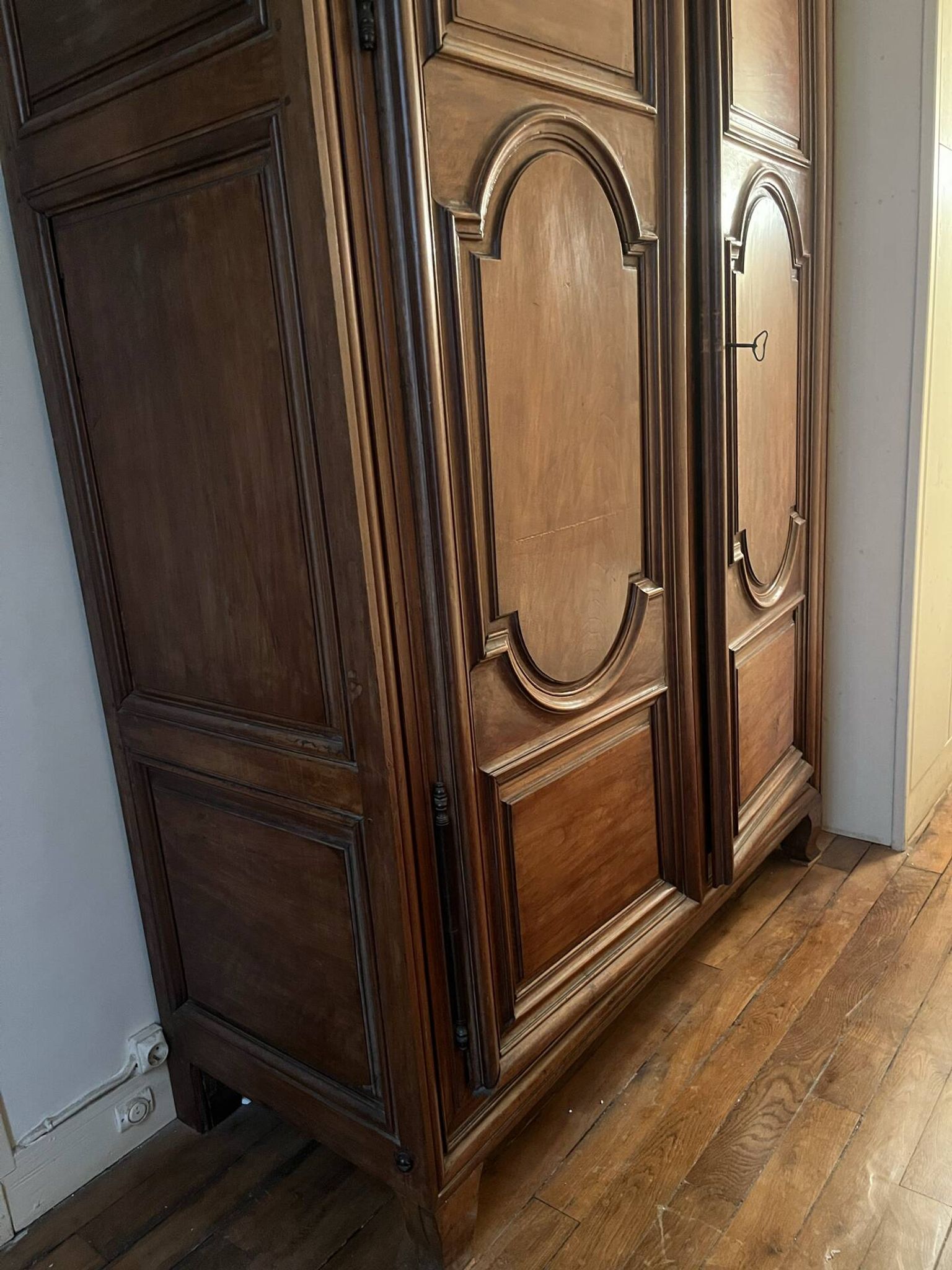 Louis XIV walnut wardrobe with arched panels – 18th century