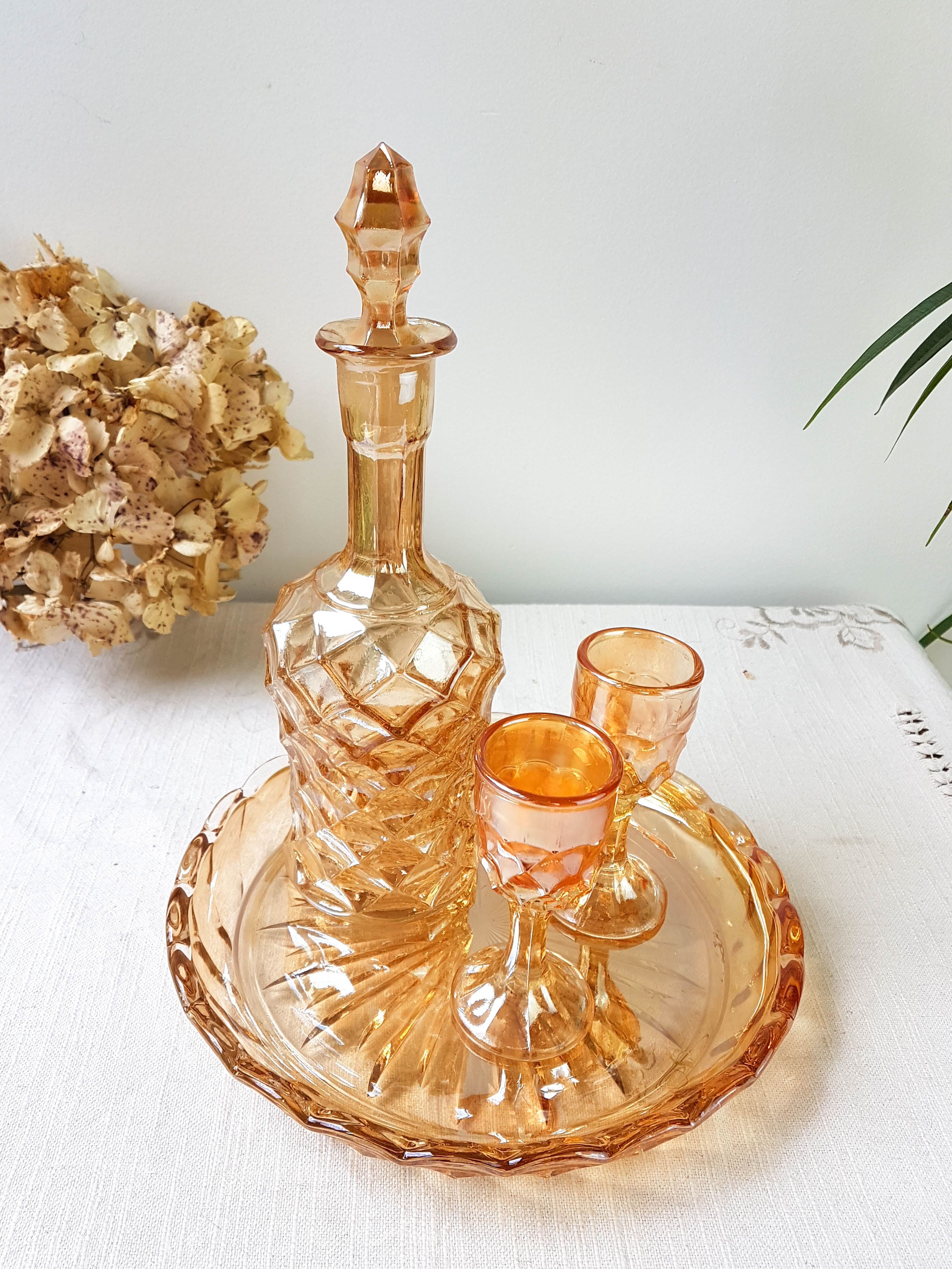 Amber glass liquor service