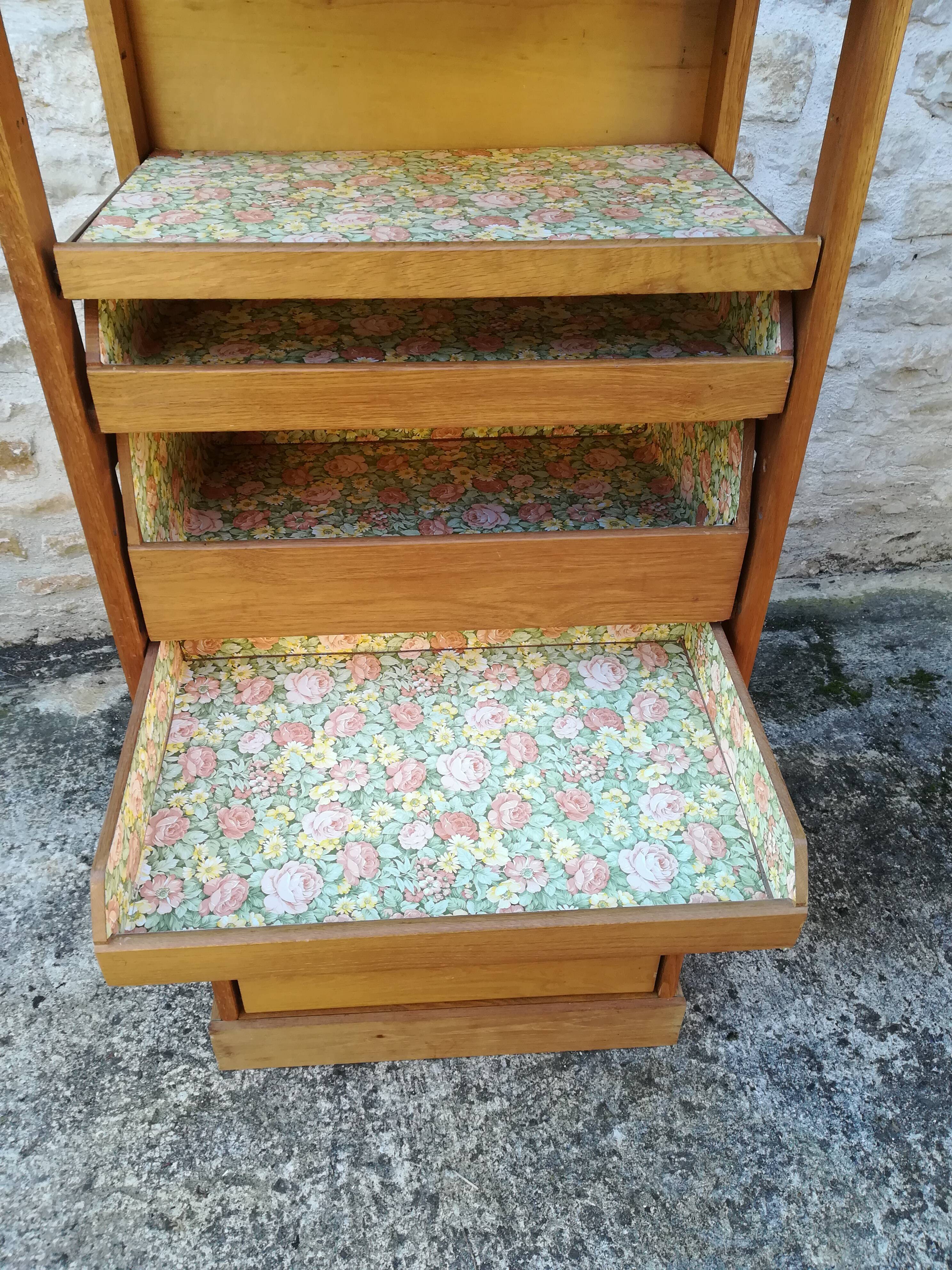 Craft furniture has drawers