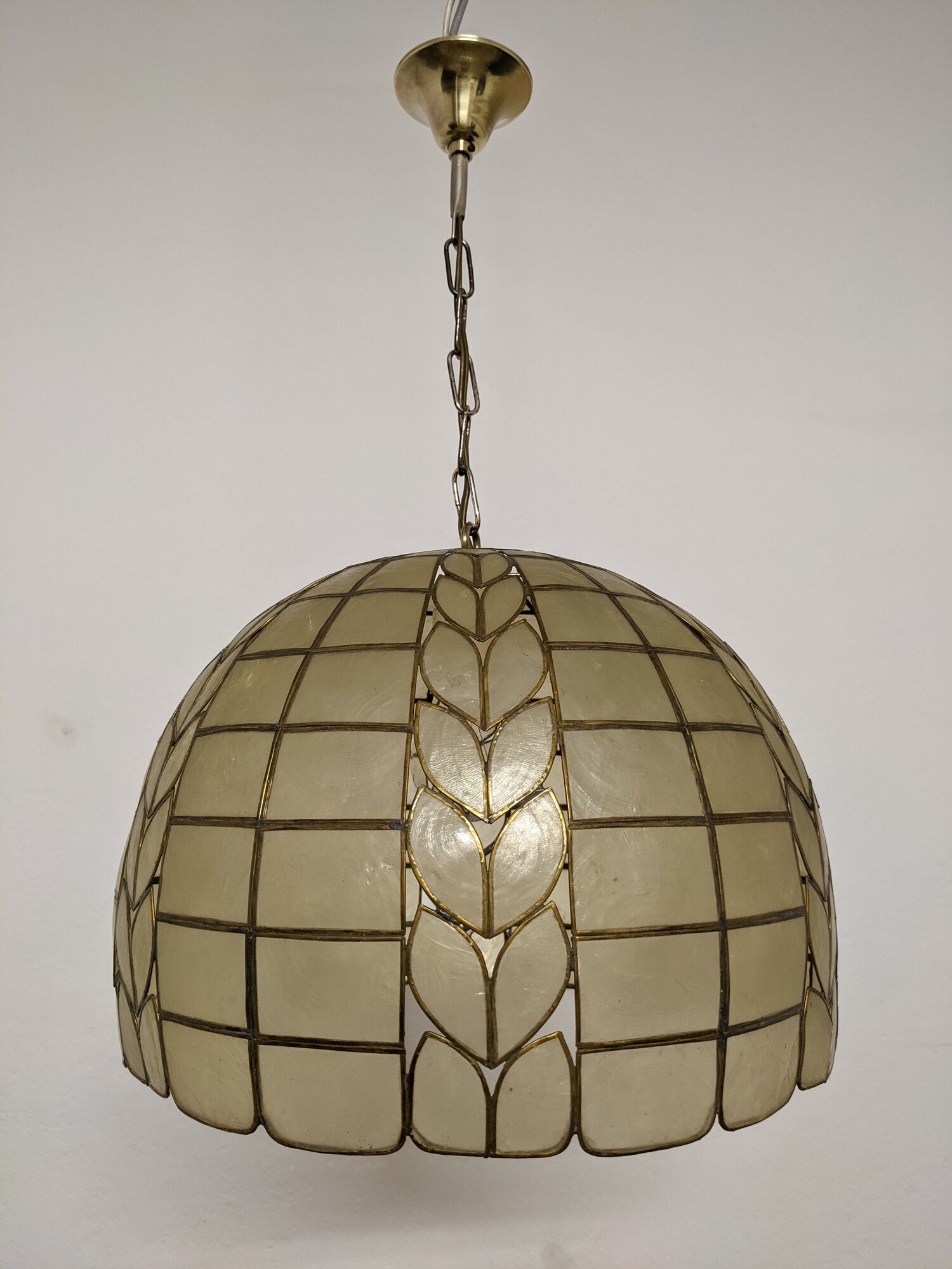 Xl mother-of-pearl suspension from the 70s