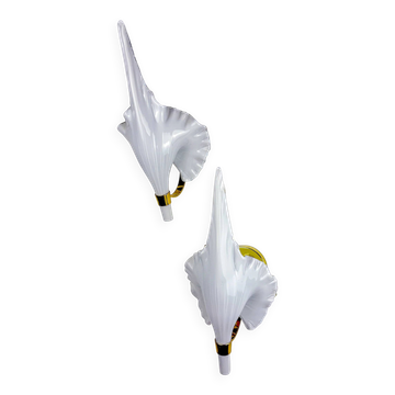 Pair of "Calla Lily" leaf-shaped wall sconces, Murano glass & gilt brass, circa 1970s, Italy