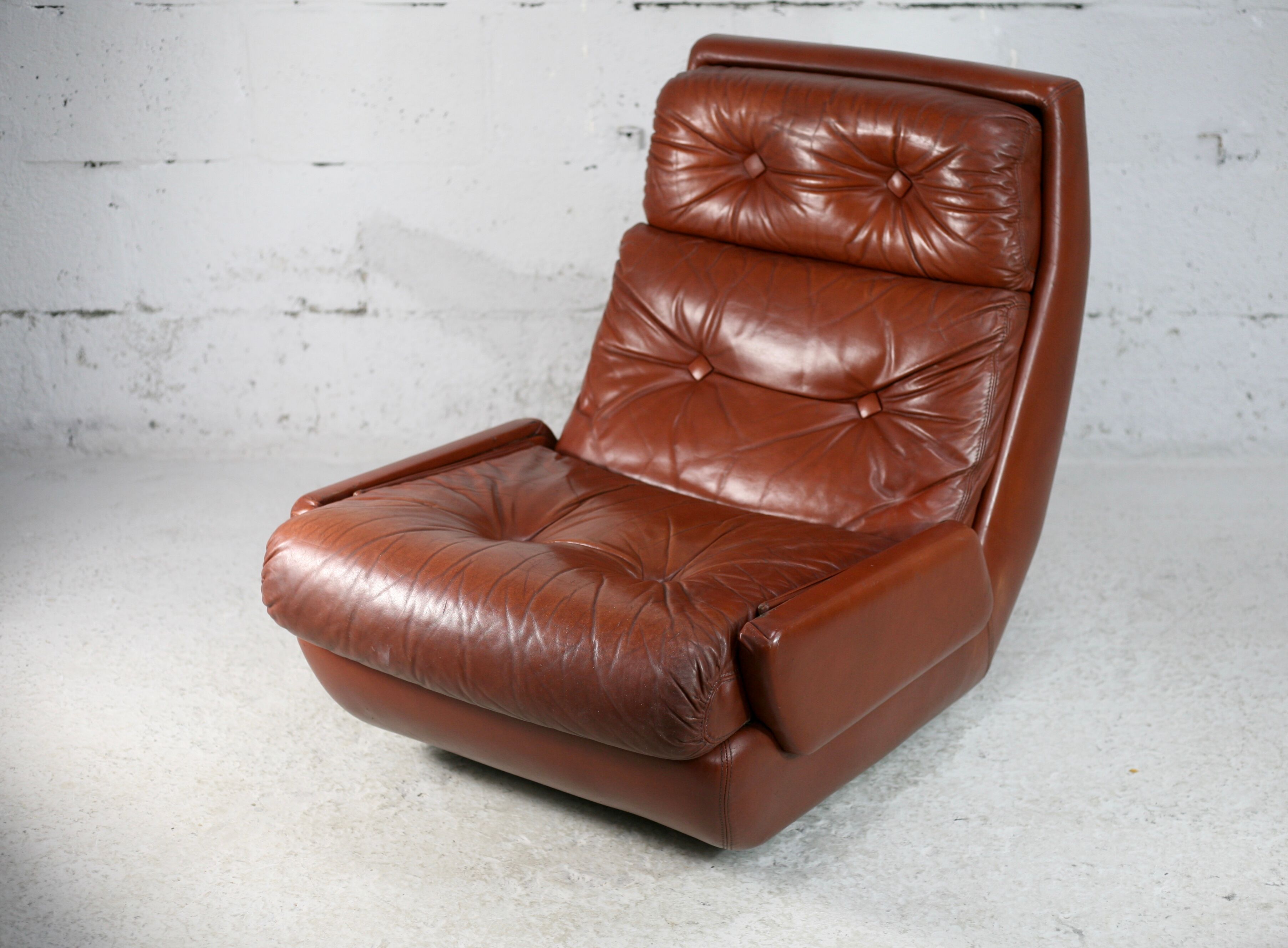 Easy chair "space age". Jean Prévost, France, leather, circa 1970