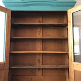 Showcase to be placed or hung