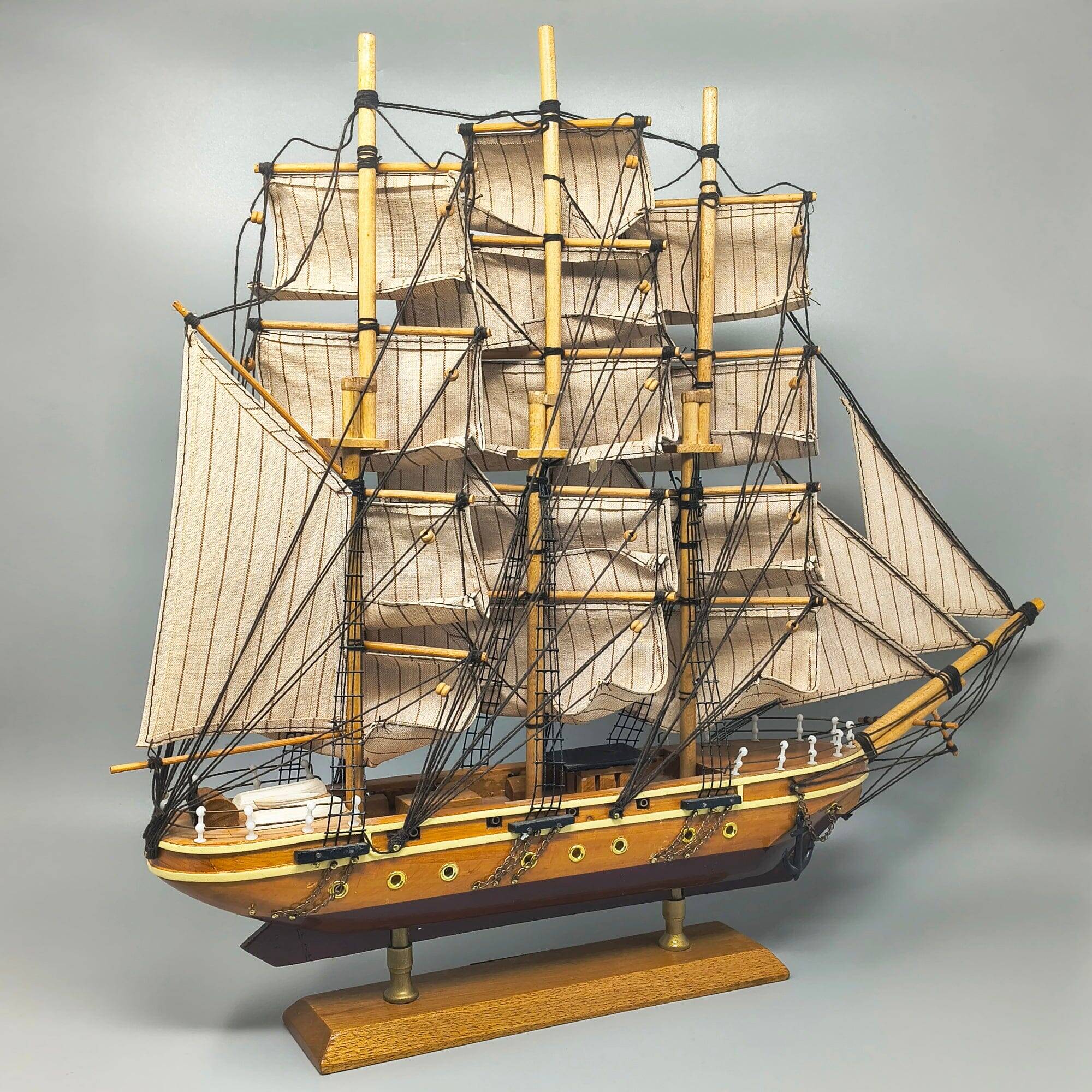 Bateau modèle Astonishing Cliper du XIXe siècle des années 1970. Fait main. Fabriqué en Angleterre.