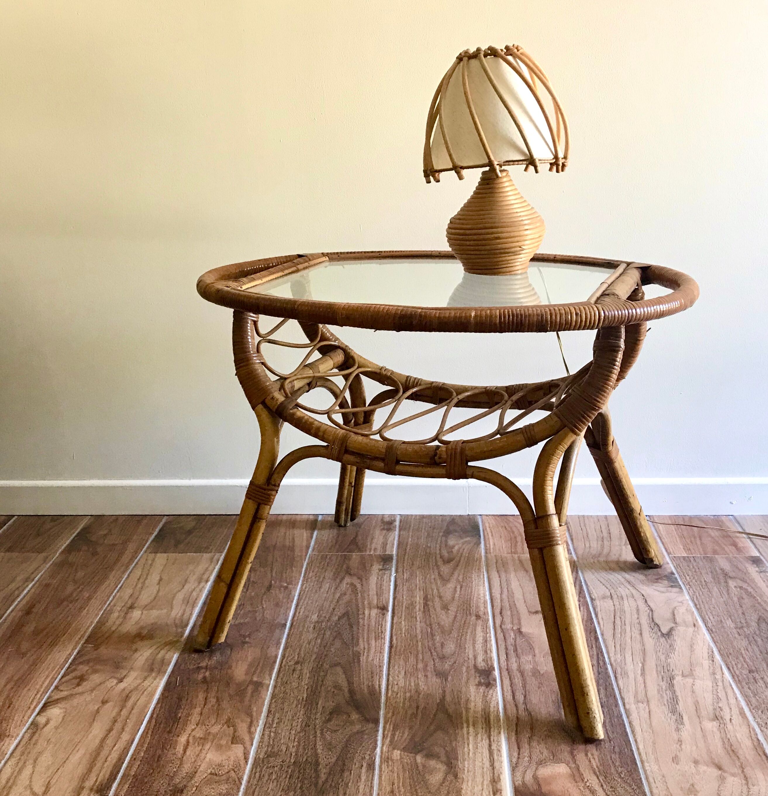 Table basse en rotin verre vintage