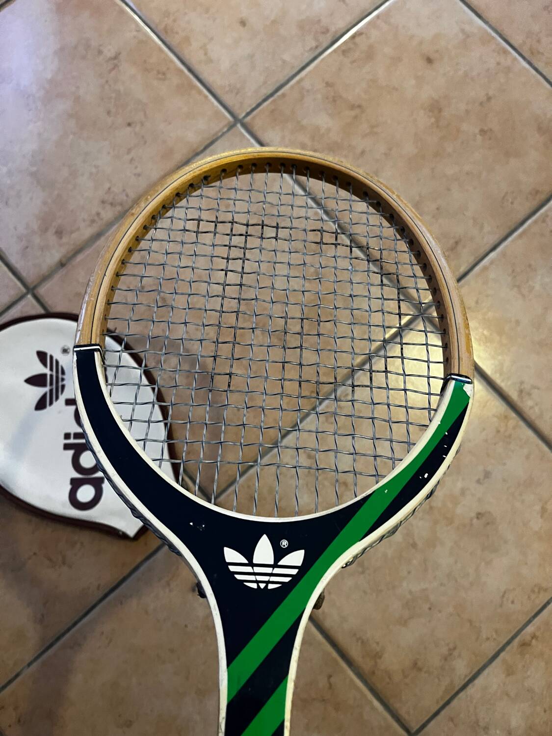 Ancienne Raquette de Tennis Adidas ADS 030 + Pochette de Protection –