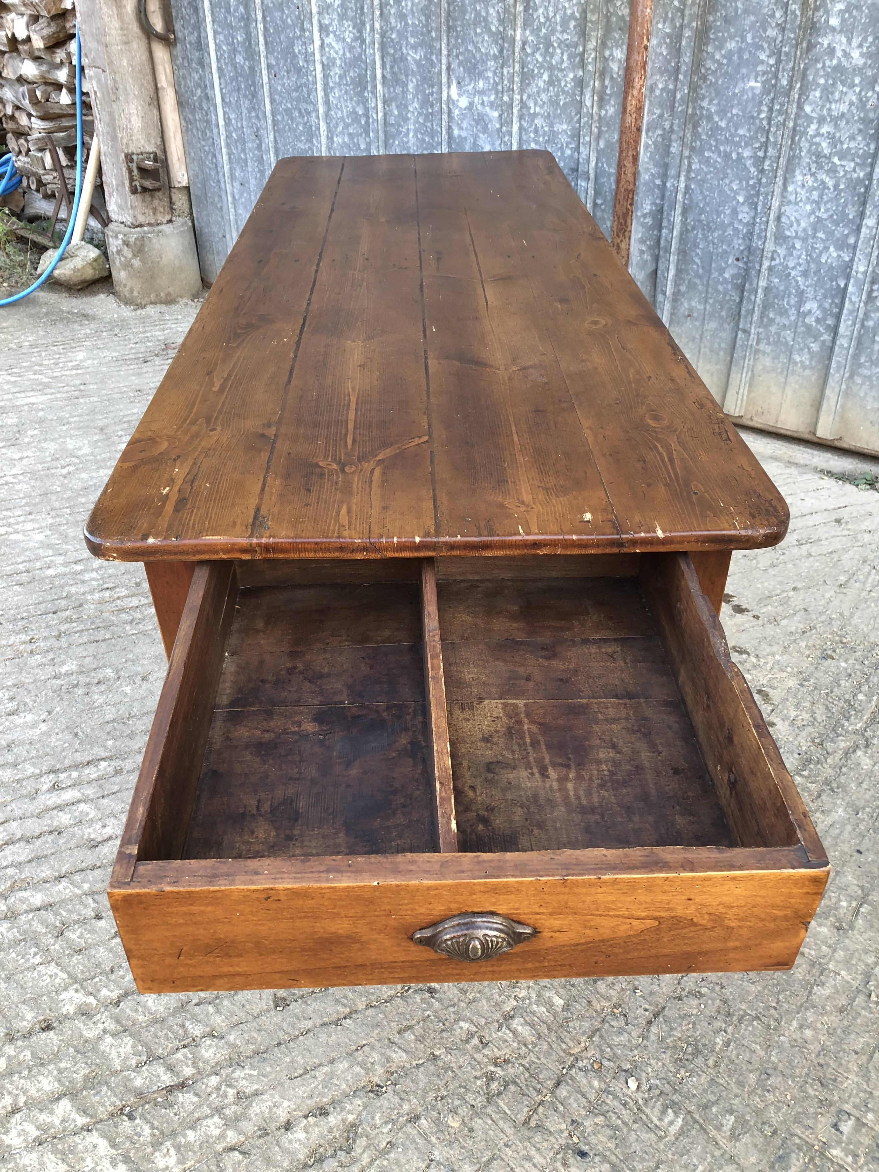 Table de ferme ancienne de style Louis XV avec 2 tiroirs