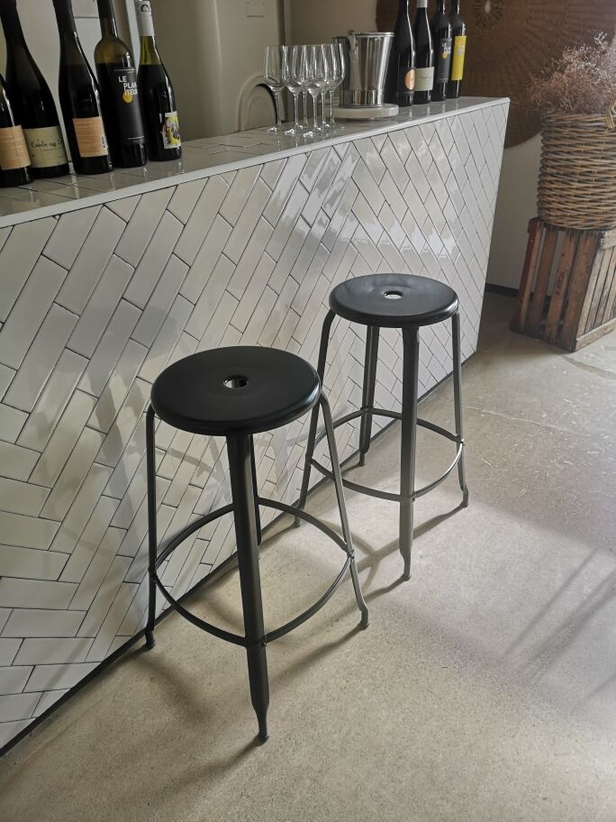 Nicolle stool