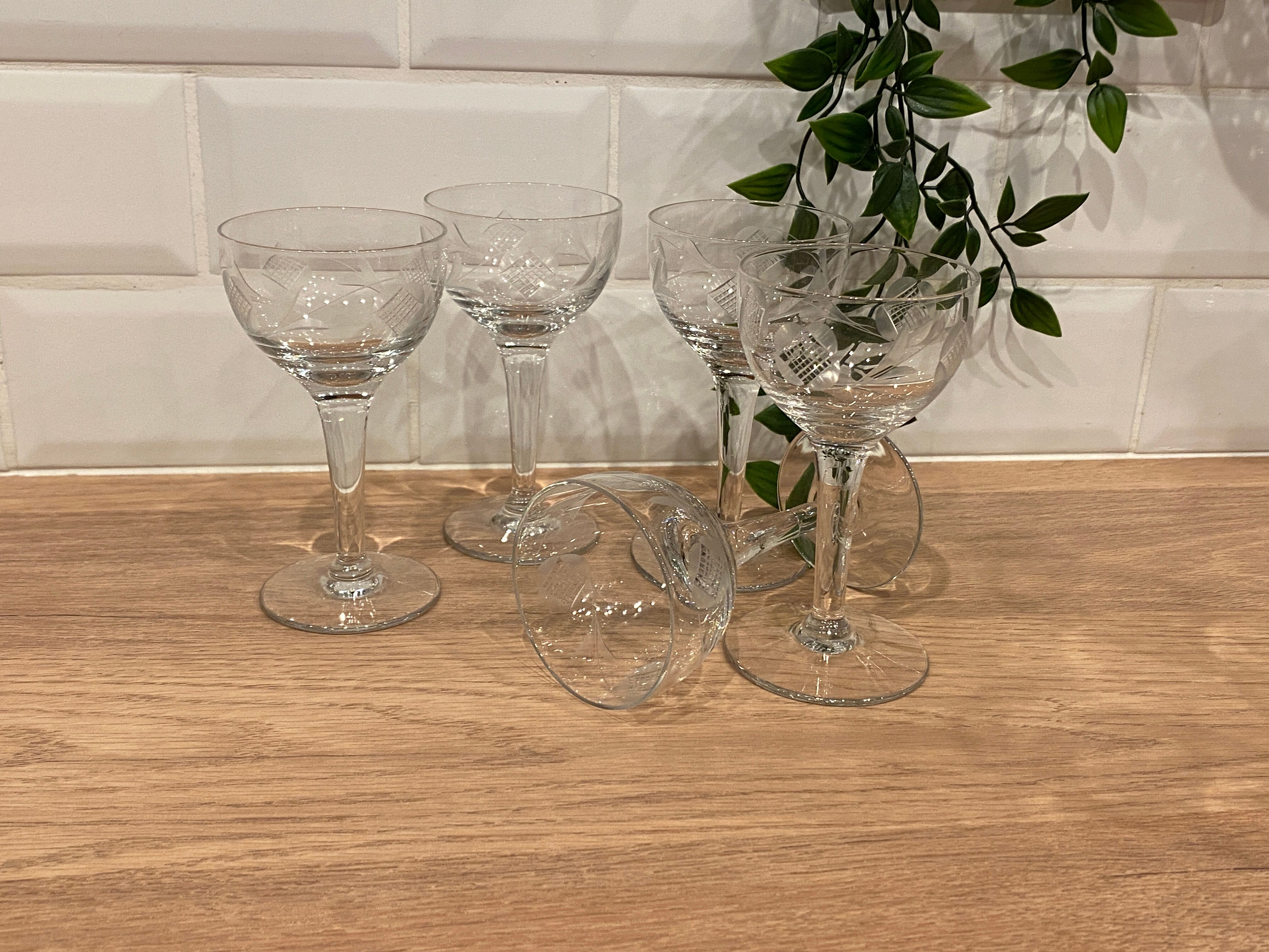 Set of 5 engraved glasses