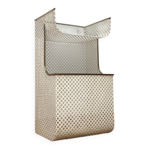 Étagère métallique