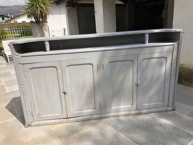 Grey lacquered wooden bar cabinet, golden brass bar