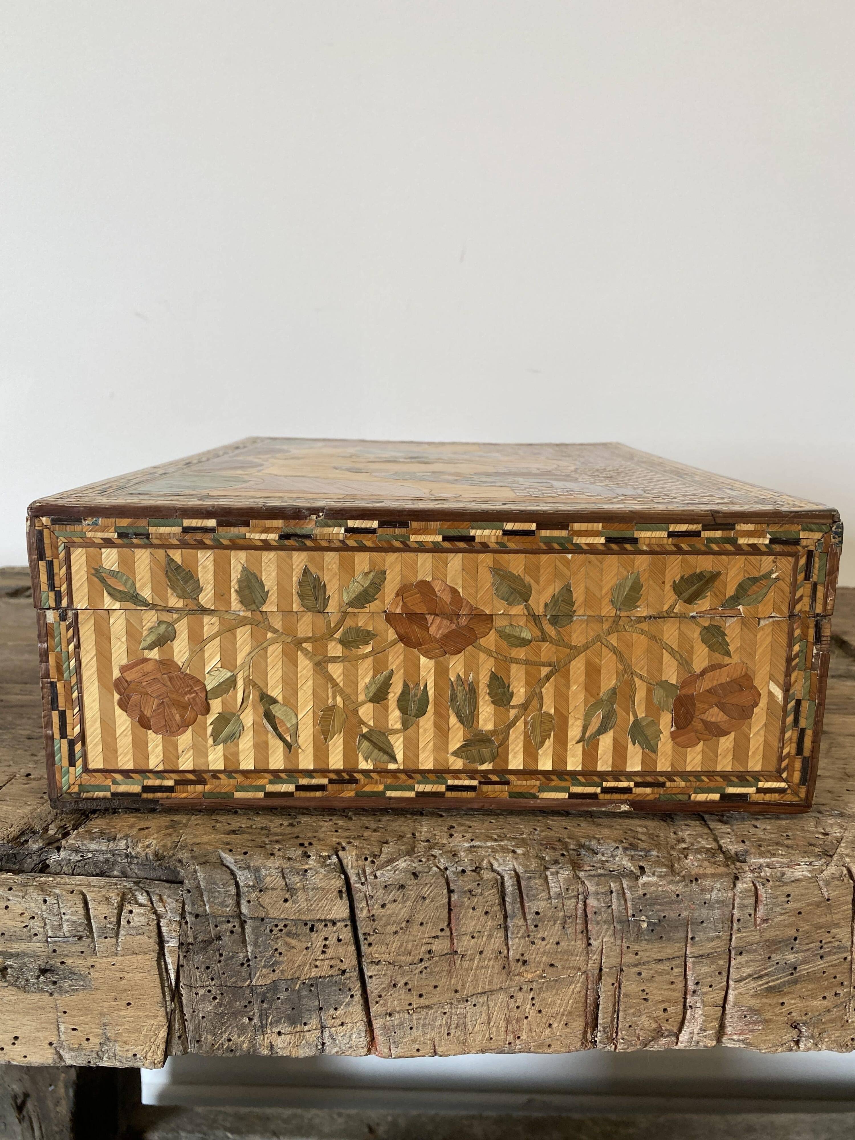Jewellery box, secrets, straw marquetry and oriental patterns.