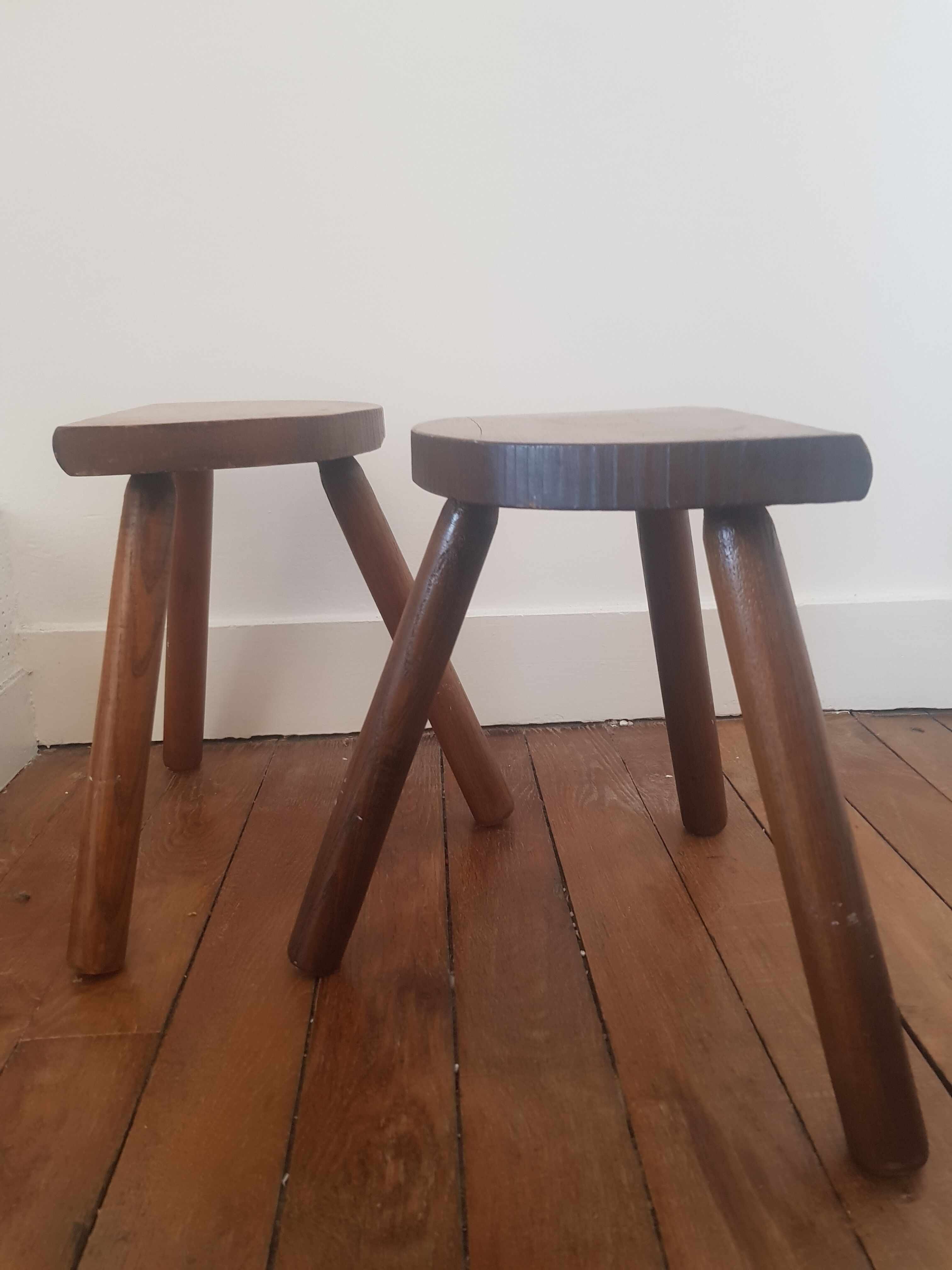 Set of 2 tripod stools