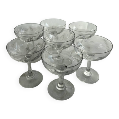 7 verres à pied en verre soufflé