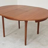 Round extendable teak table 1970