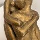 Sculpture couple enlacé XXe signée