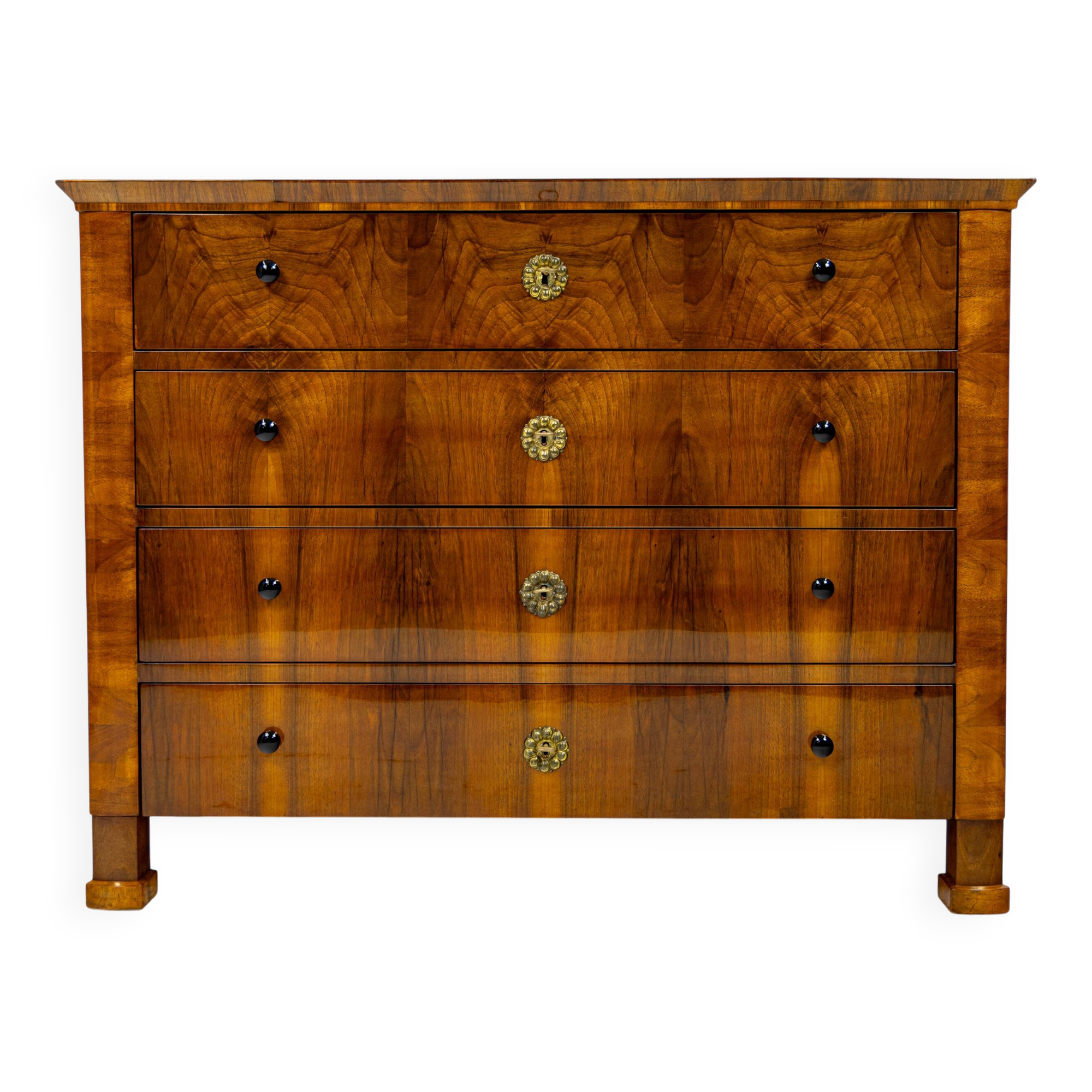 Grande commode Biedermeier en placage de noyer 1820-1840