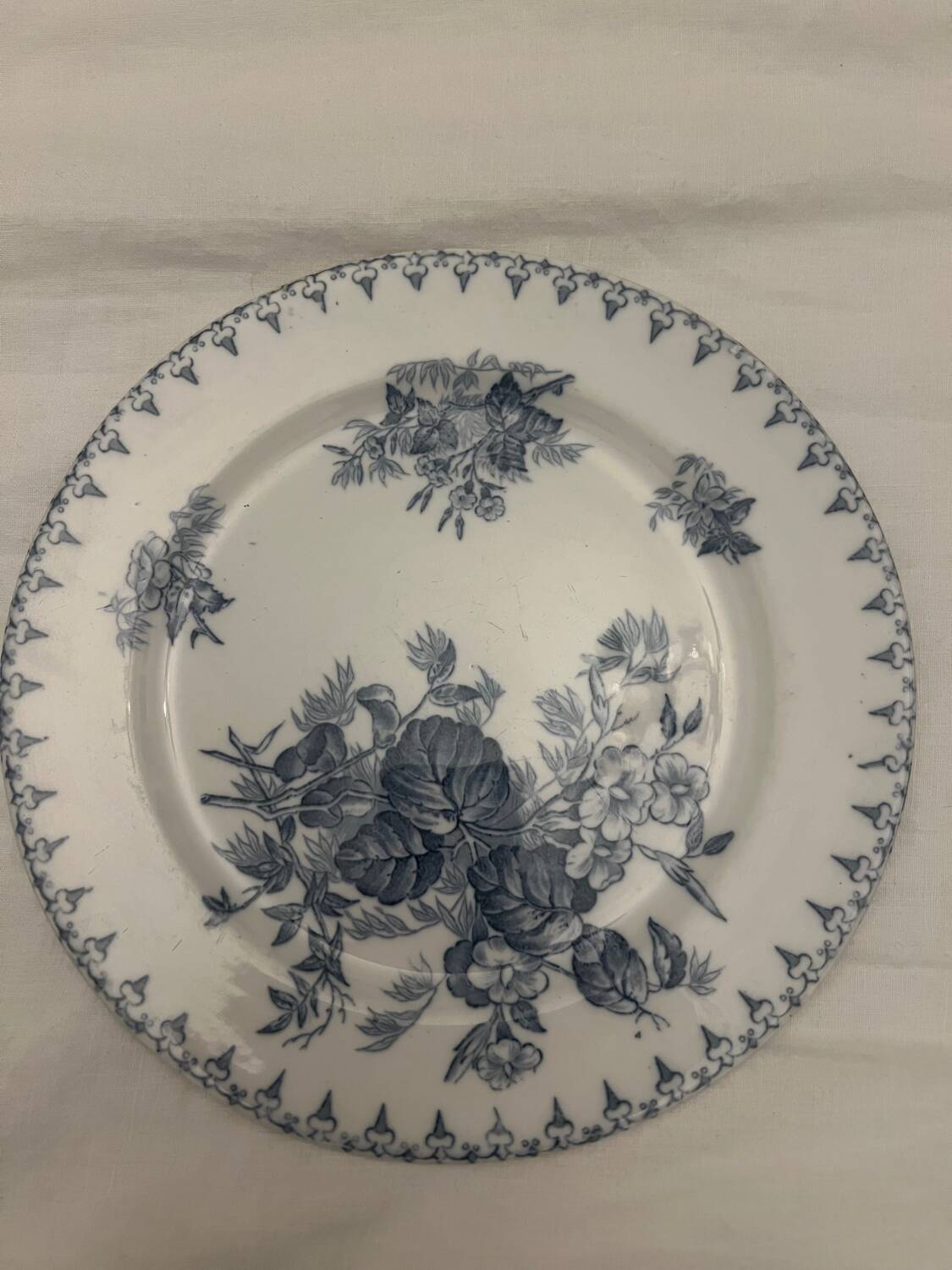 3 flat plates in Sarreguemines iron clay model Flore