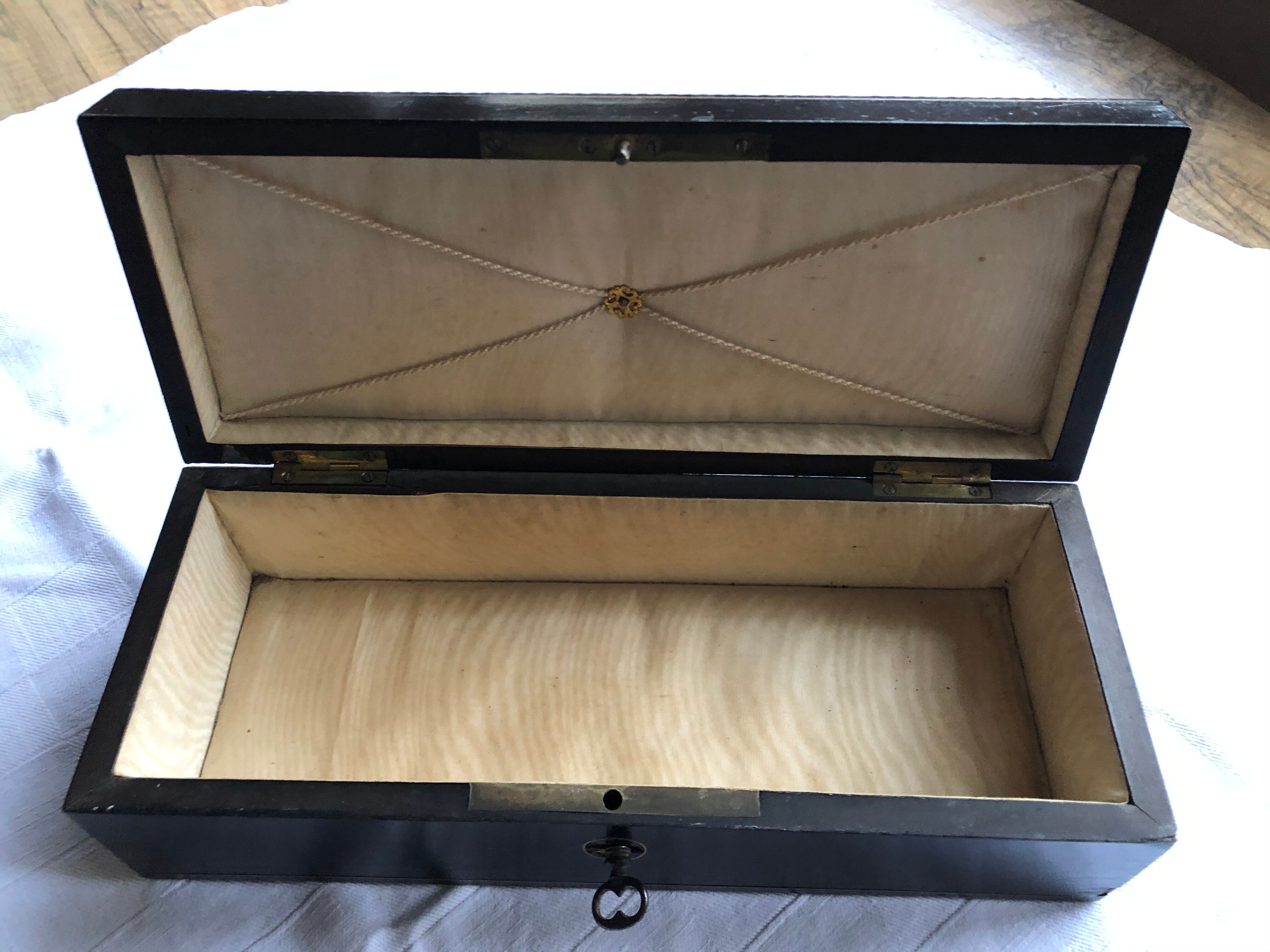 Napoleon III glove Box