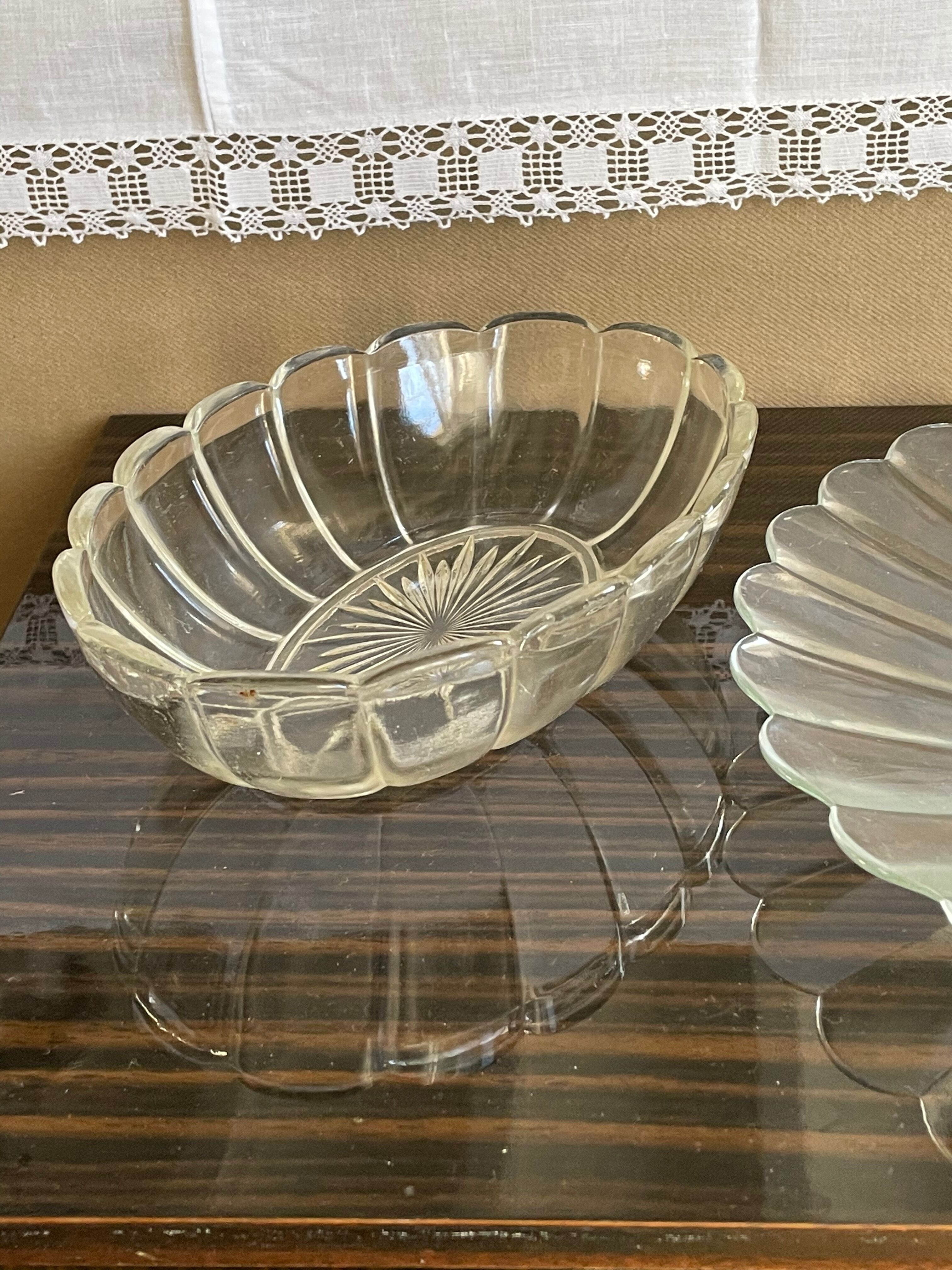 Presentation dish shape flower duralex vintage and ramekin