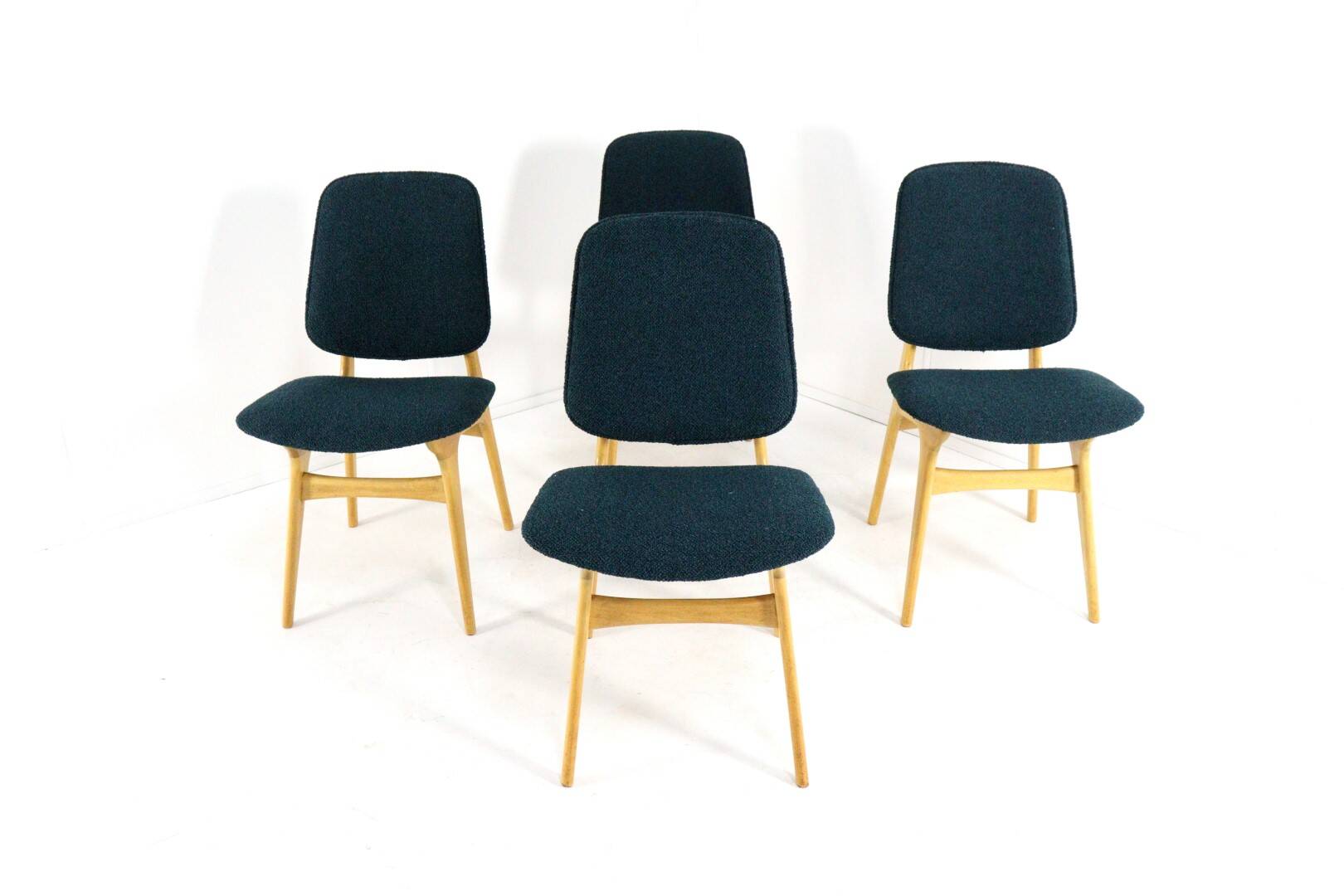 Set of 4 chairs in the style of Arne Hovmand olsen 'Bergen'