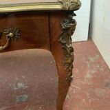 Bureau d'apparat de style Louis XV, dessus de cuir fauve XIXème siècle