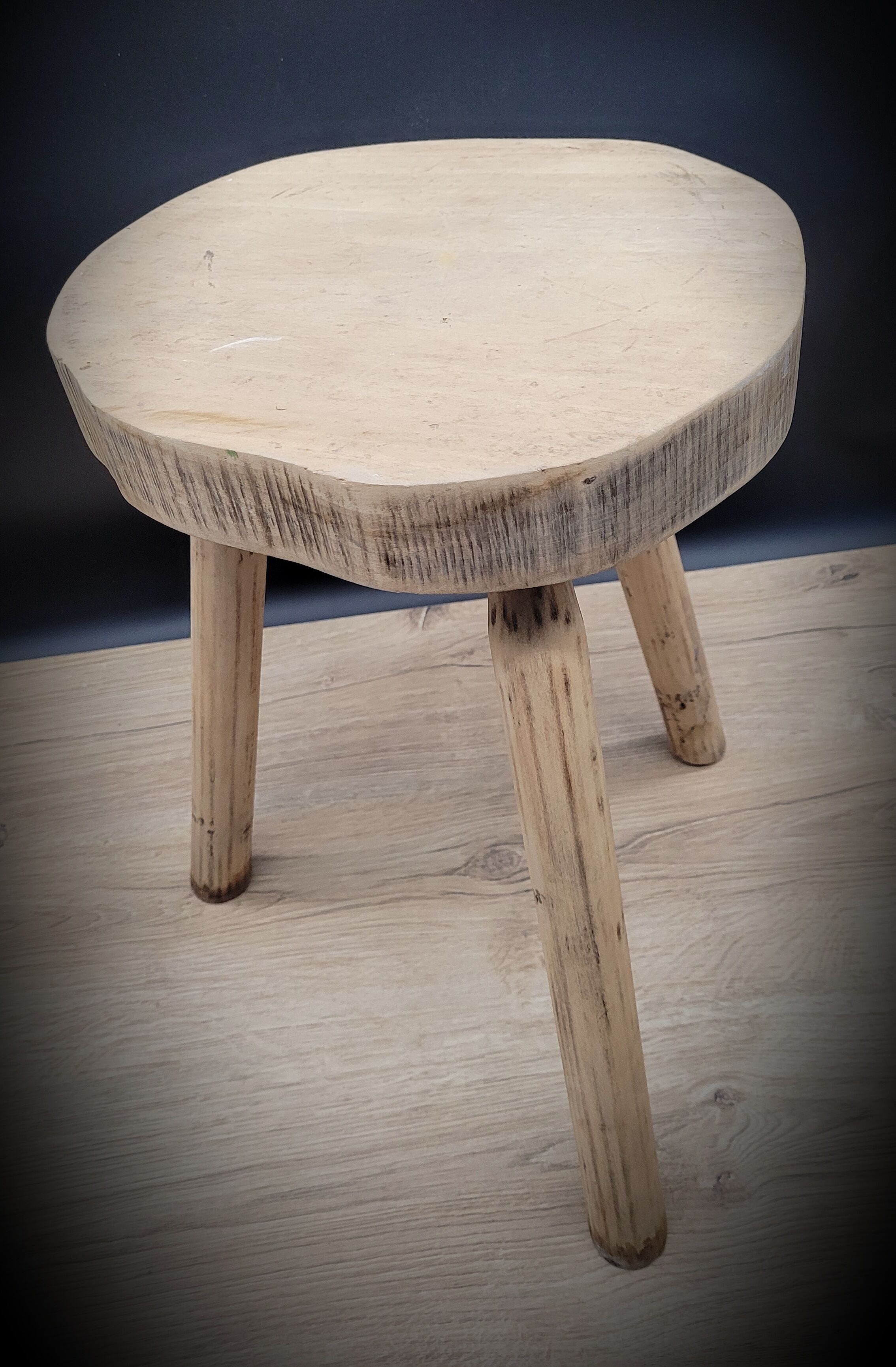 Stool cow tripod light solid wood